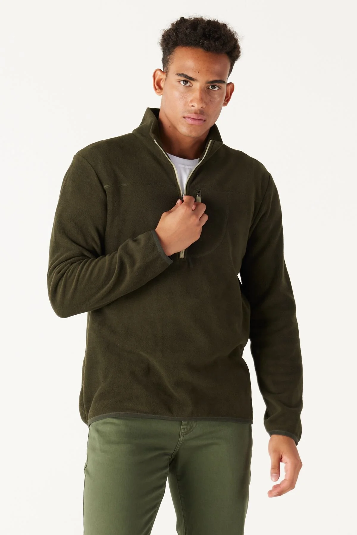 Bild von AC&Co / Altınyıldız Classics Khakifarbenes Standard-fit-fleece-sweatshirt Mit Normalem Schnitt Und Stehkragen Im Bato-kragen Mit Reißverschluss. Hitzeschützendes Fleece-sweatshirt für Herren - L