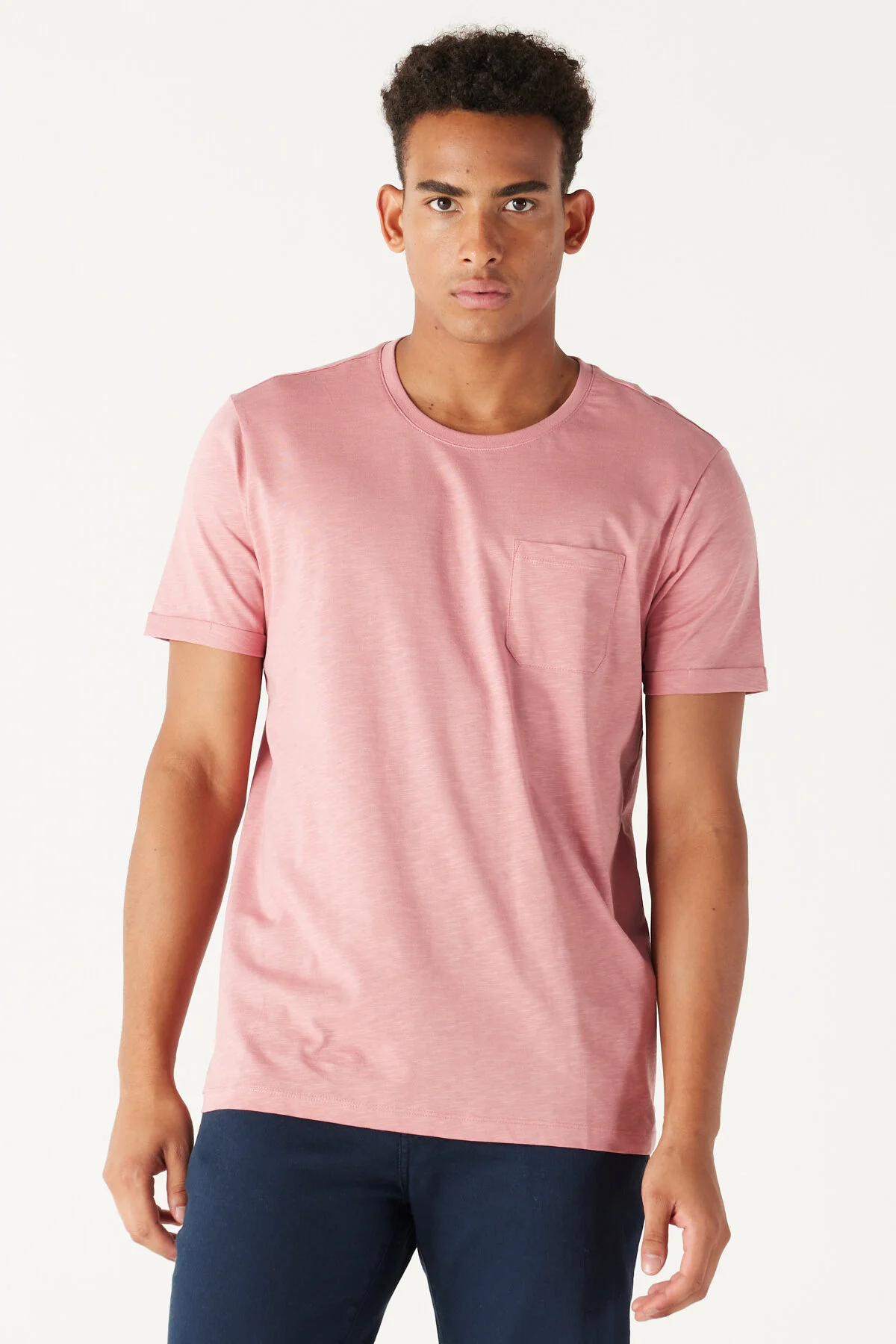 Bild von AC&Co / Altınyıldız Classics T-shirt „dusty Rose“ Mit Schmaler Passform Und Schmalem Schnitt Aus 100 % Baumwolle Mit Rundhalsausschnitt Und Tasche für Herren - L