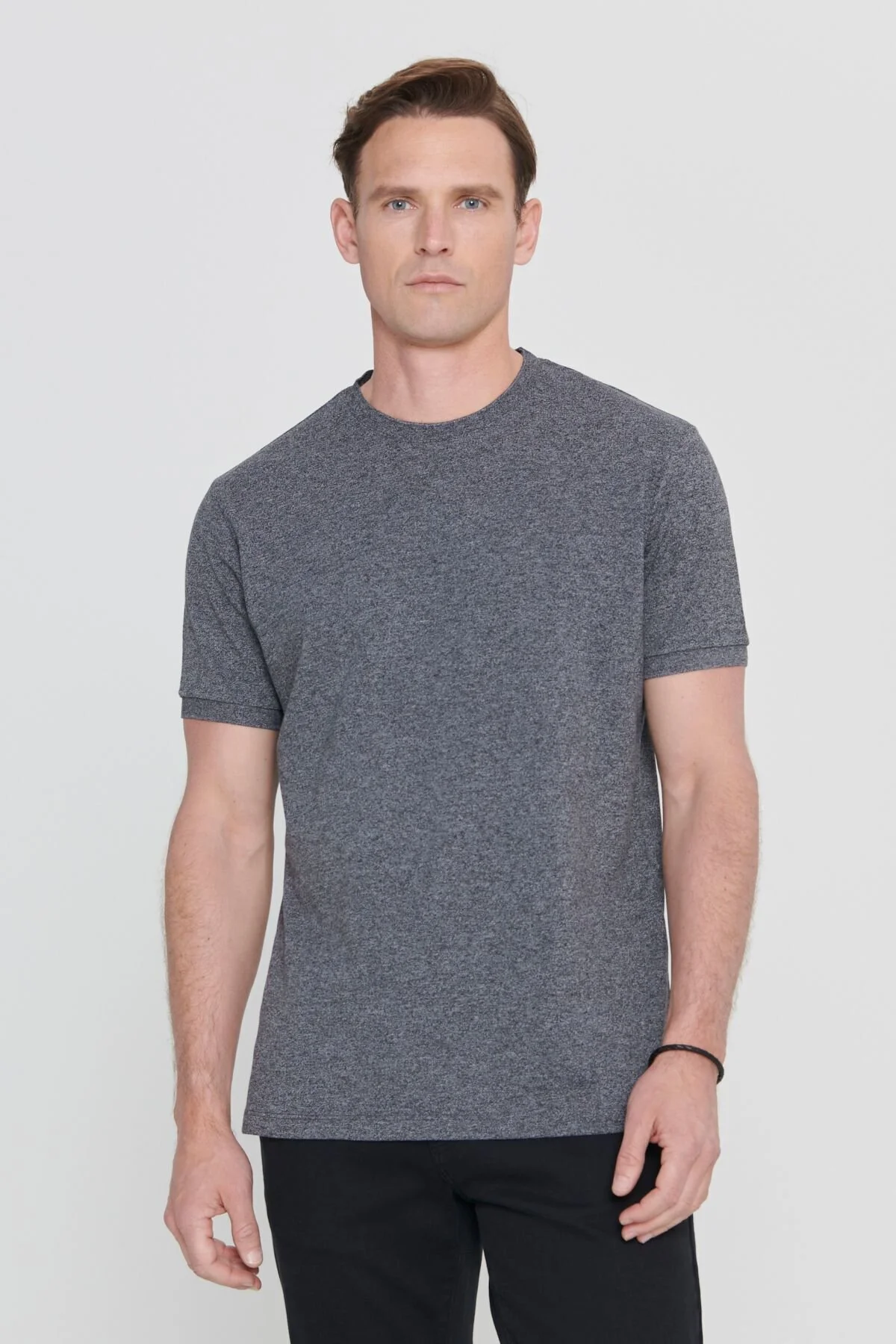 Bild von AC&Co / Altınyıldız Classics Anthrazit-melange Slim Fit T-shirt Aus Baumwoll-piqué Mit Rundhalsausschnitt für Herren - L