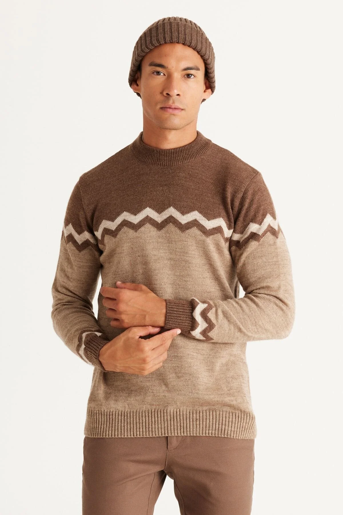 Bild von AC&Co / Altınyıldız Classics Braun-beiger Strickpullover Mit Standard-passform Und Normalem Schnitt Und Halbem Rollkragenpullover Und Zickzackmuster für Herren - L