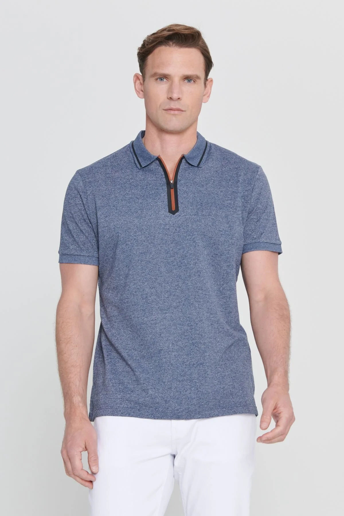 Bild von ALTINYILDIZ CLASSICS Marineblaues Melange-baumwoll-kurzarm-t-shirt Mit Schmalem Schnitt Und Schmalem Schnitt Und Polokragen Mit Reißverschluss für Herren - L