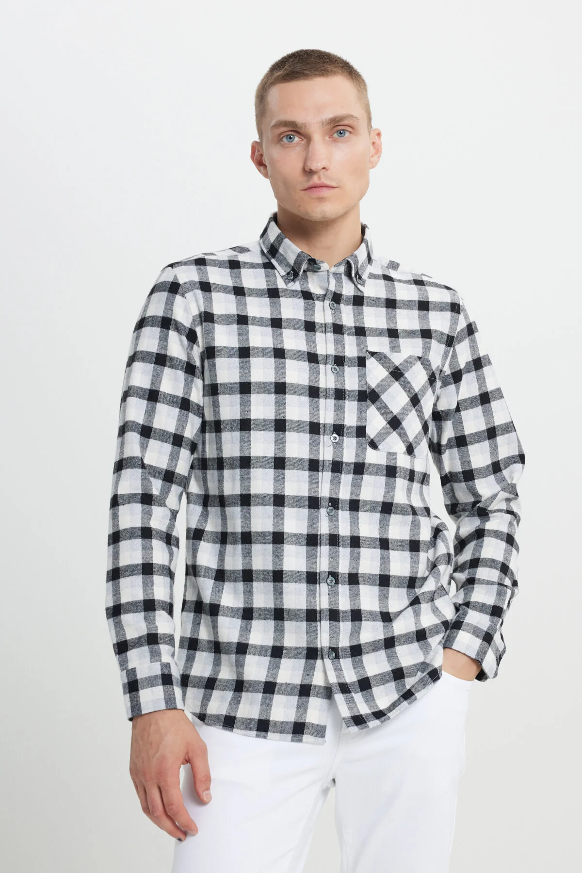 Bild von AC&Co / Altınyıldız Classics Schwarz-graues Slim Fit Flanellhemd Geknöpfter Kragen, Warmes Kariertes Winter-holzfäller-landwirtschaftsmuster für Herren - L