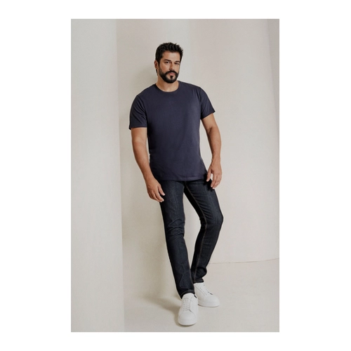 Bild von AC&Co / Altınyıldız Classics Dunkelblauer Slim Fit Denim – Flexible Jeans für Herren