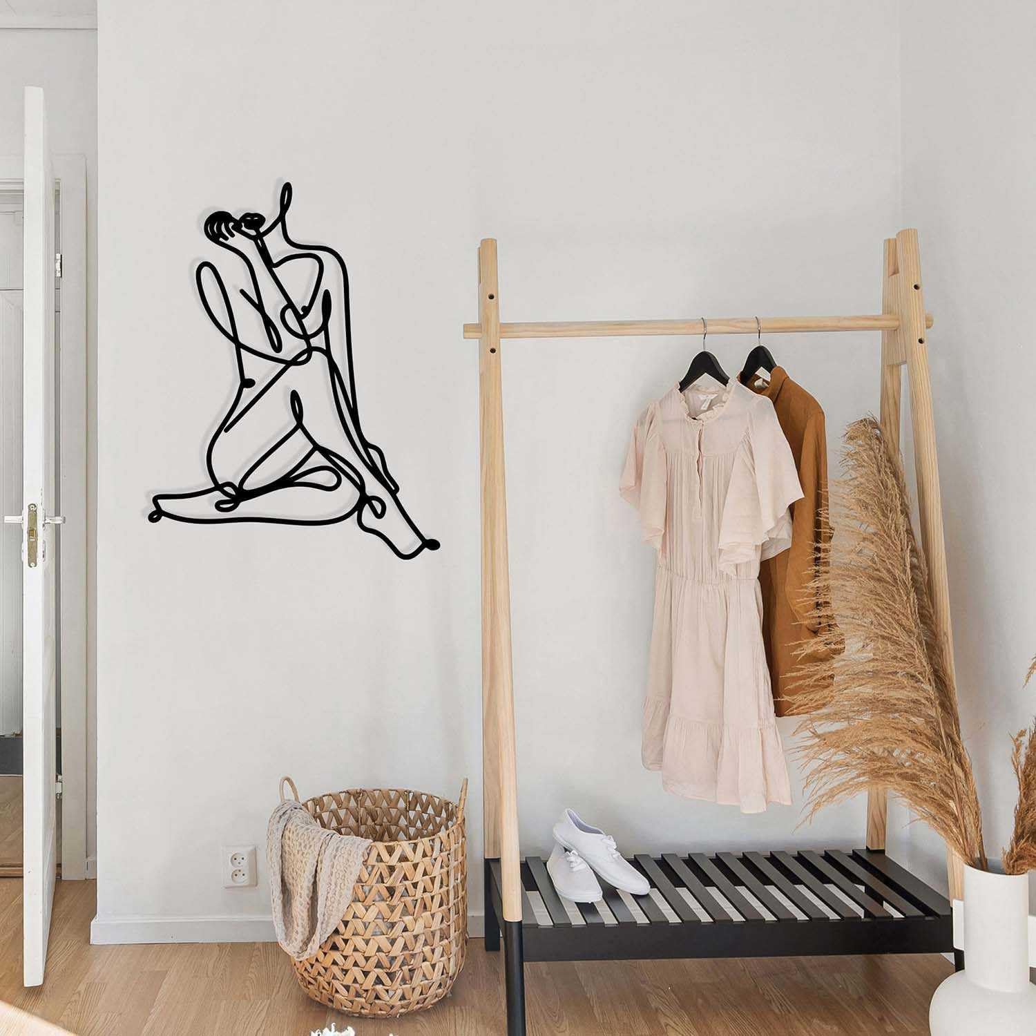 Bild von Stylish Black Decorative Metal Wall Accessory, 39 x 50 cm | 100% Metal, 1.2mm Thickness | Perfect for Modern Home Decor & Unique Wall Art