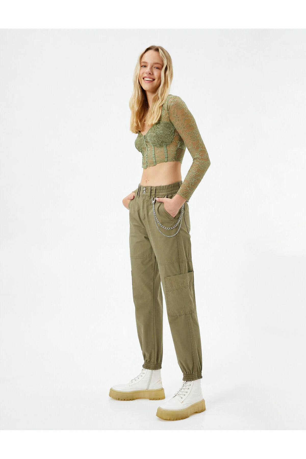 Bild von Koton Jogger-hose Aus Gabardine Mit Kettendetail, Taschen Und Elastischem Bund für Damen - 40