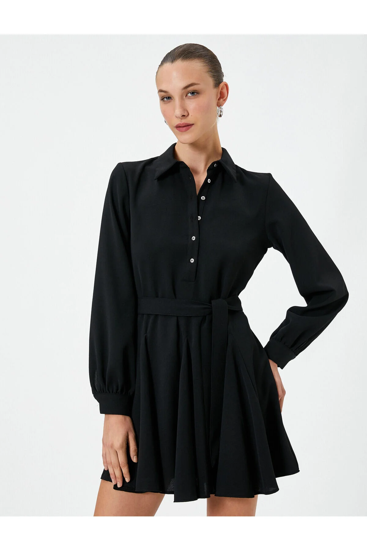 Bild von Koton Minikleid Mit Ballonärmeln, Volant, Taillengürtel Und Knöpfen für Damen - 40
