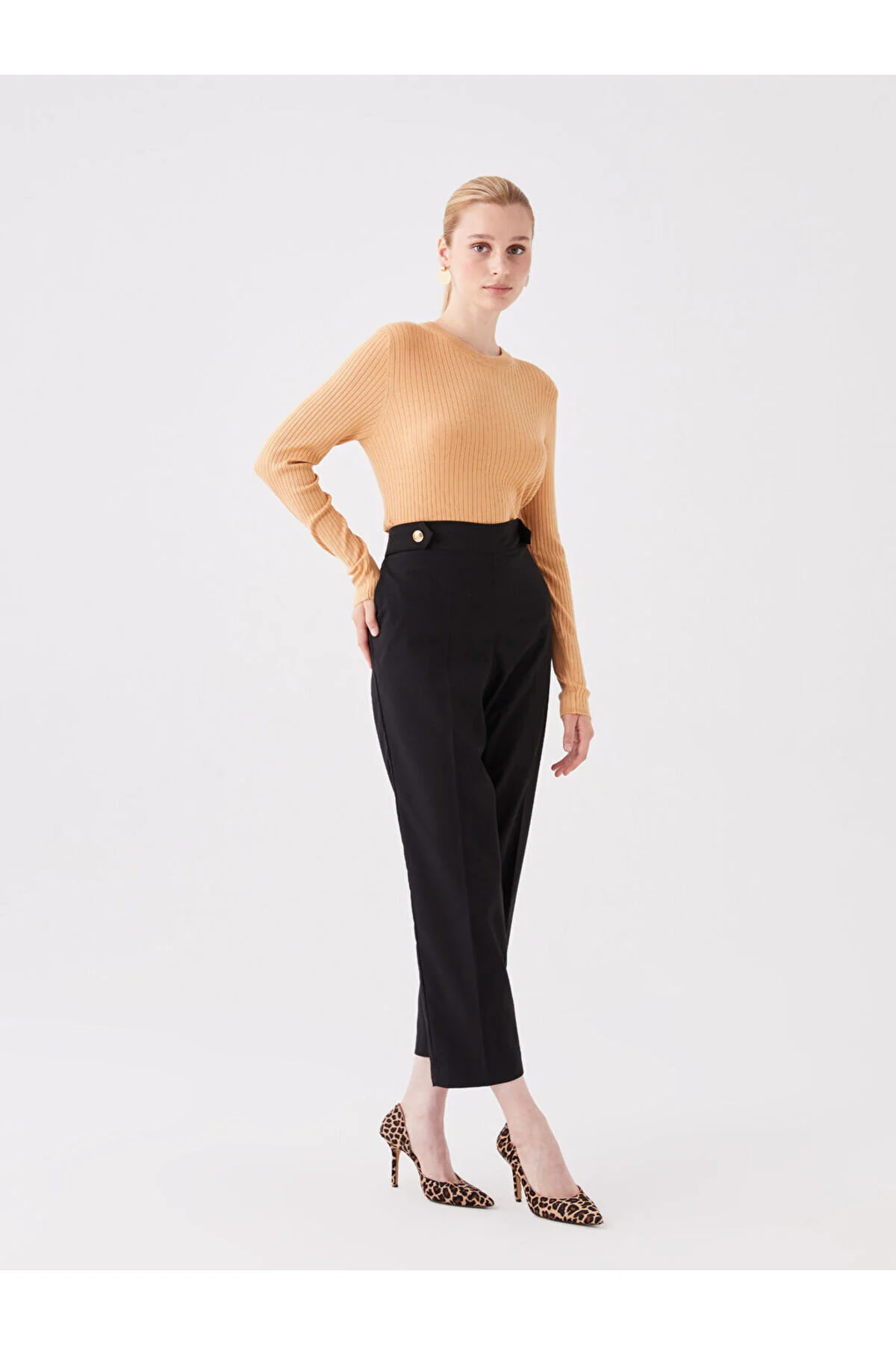Bild von LC Waikiki Bequeme, Geformte Hose Mit Elastischem Bund für Damen - 44