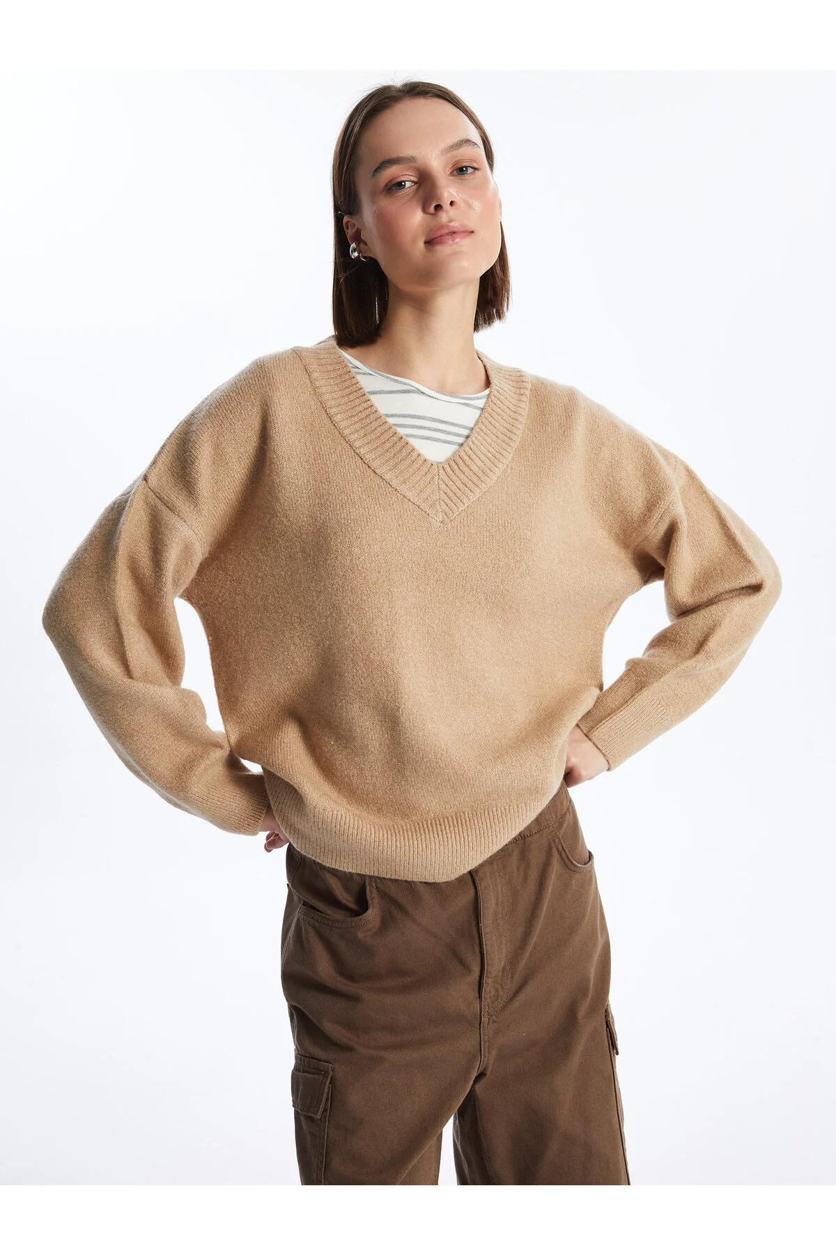 Bild von LC Waikiki V-ausschnitt, Einfarbig, Langärmelig, Übergroßer Strickpullover für Damen - M