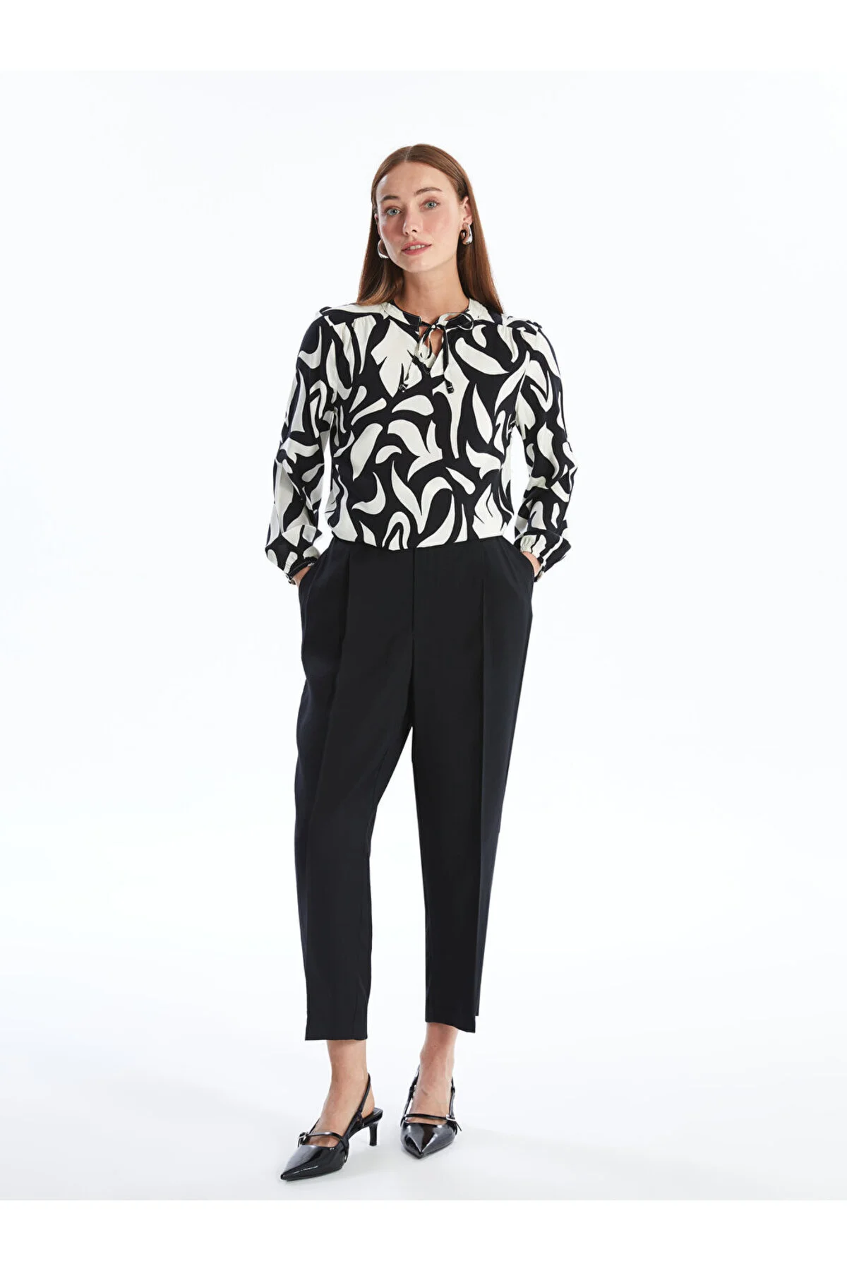 Bild von LC Waikiki Standard-fit-hose – Elastische Taille für Damen - 36