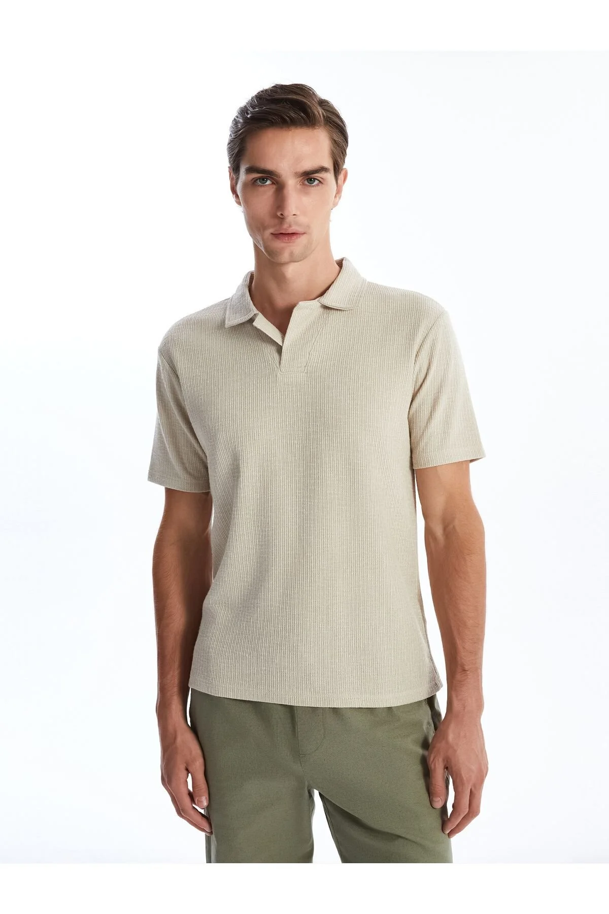 Bild von LC Waikiki Kurzärmliges T-shirt Mit Resort-kragen für Herren - S