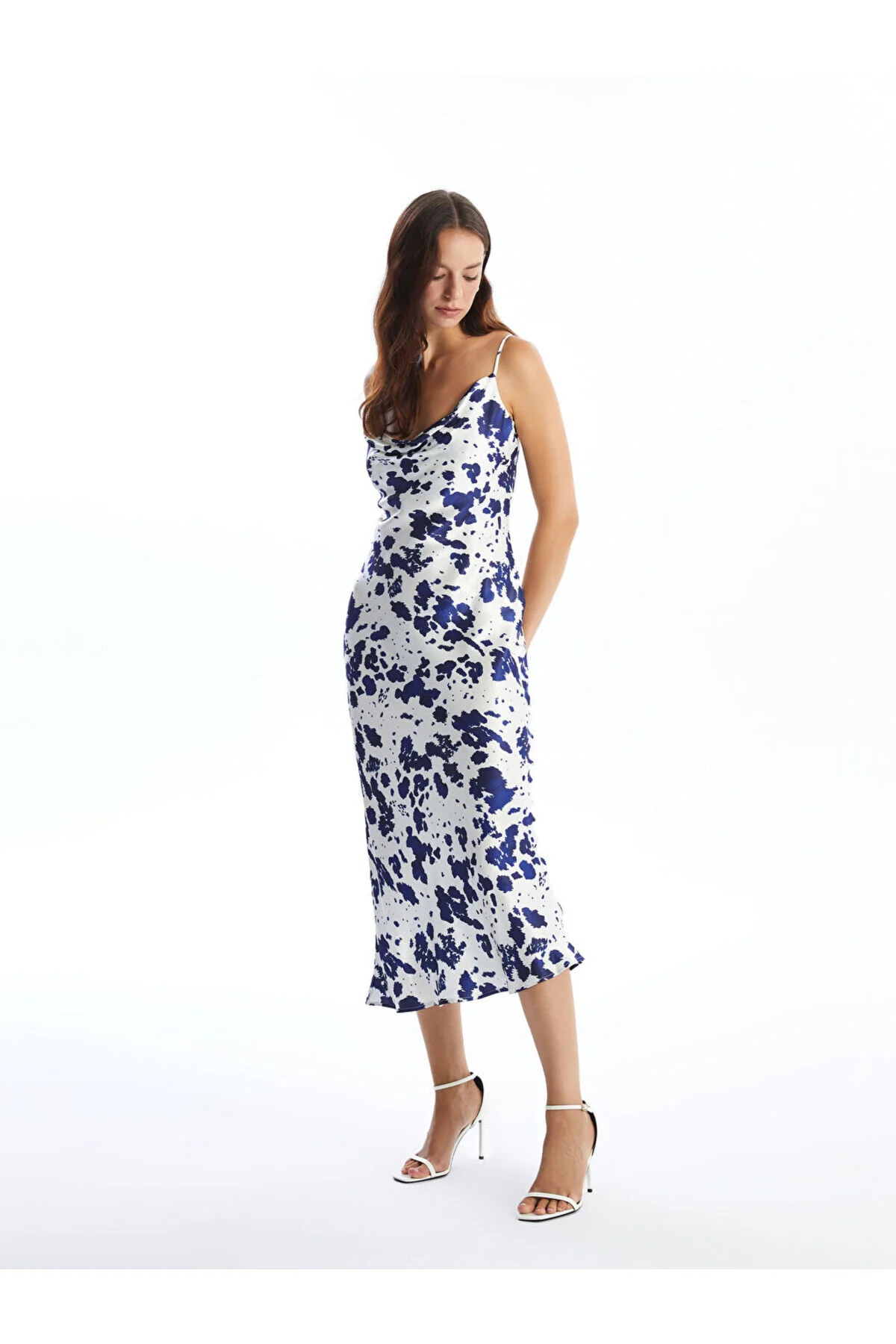 Bild von LC Waikiki Satin-gemustertes Kleid Mit Fließendem Kragen – Träger für Damen - M