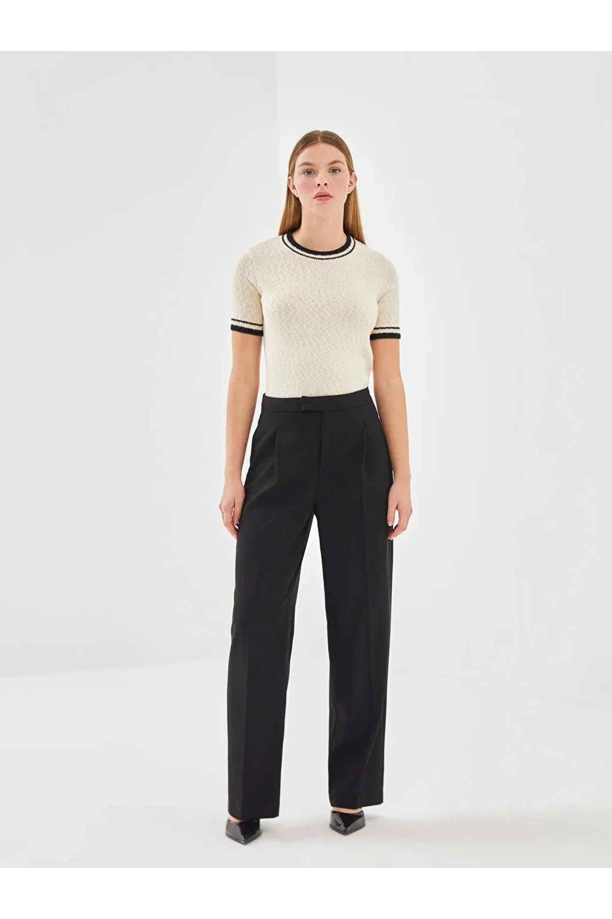 Bild von LC Waikiki Lcw Vision Neue Schwarze Hose Mit Standard-passform Und Weitem Bein für Damen - 36