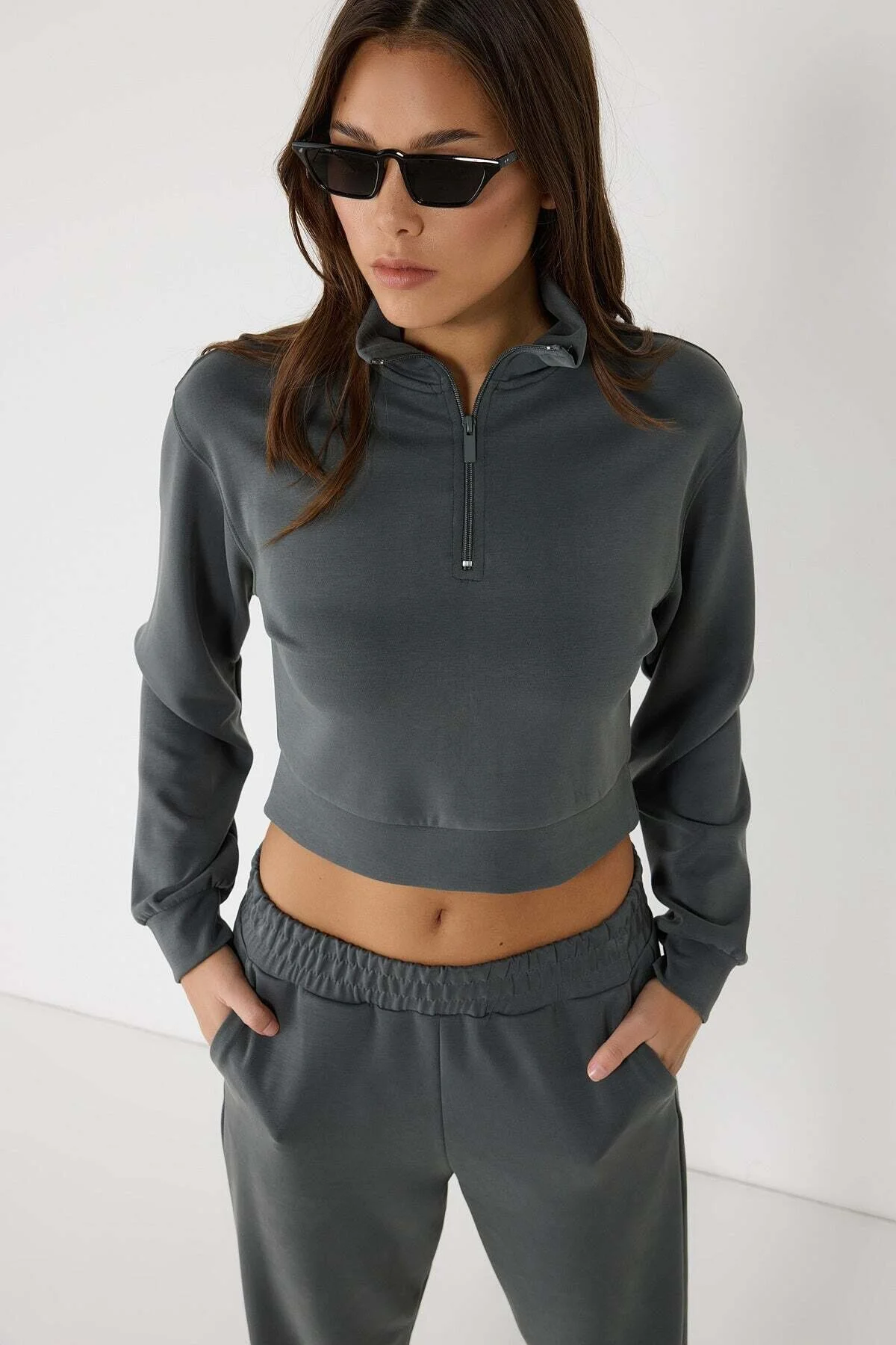 Bild von No Matter What Charcoal Zip-up Crop Sweatshirt für Damen - M