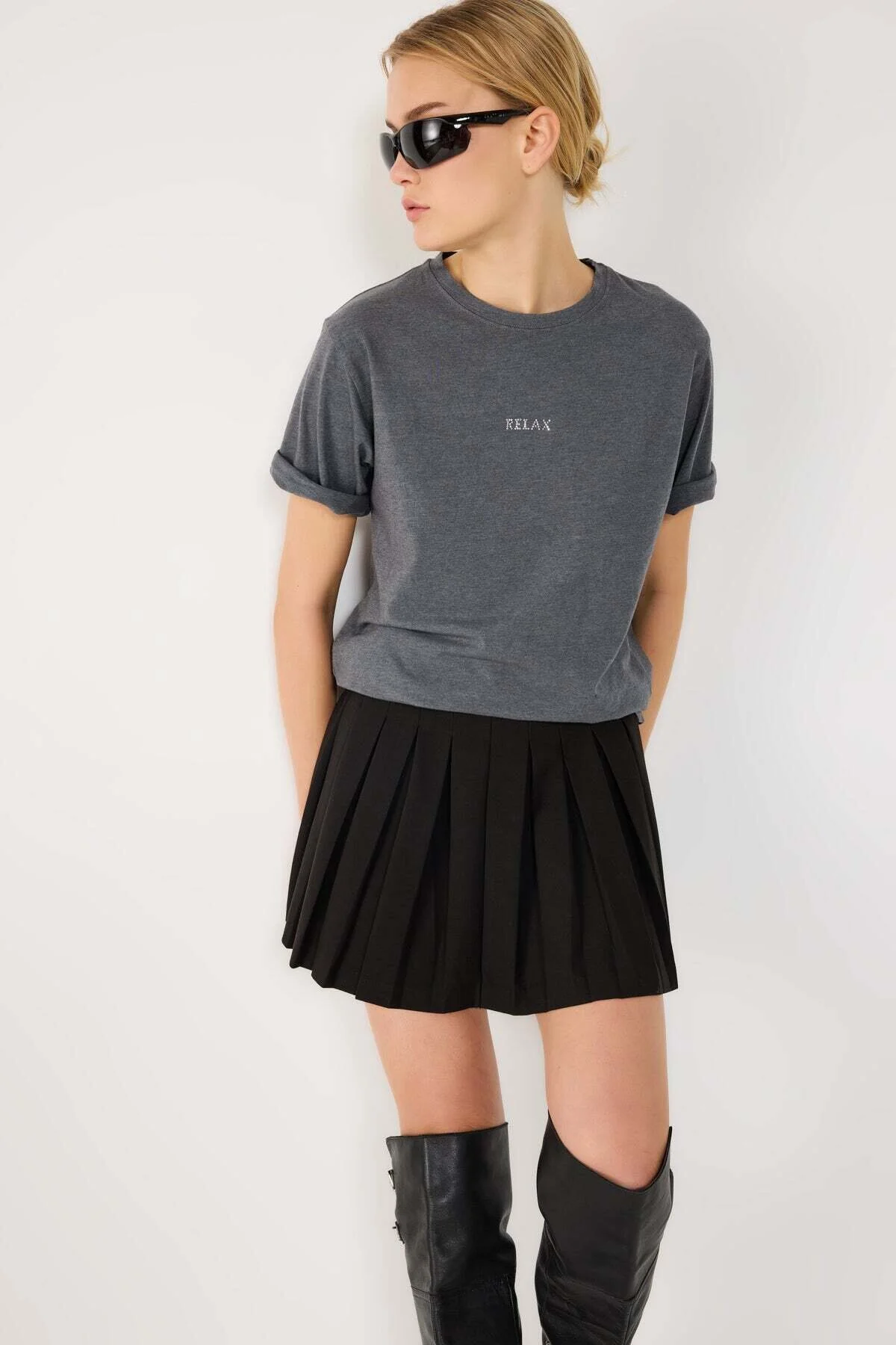 Bild von No Matter What Charcoal Stone Round Neck Relaxed Fit Tee für Damen - S