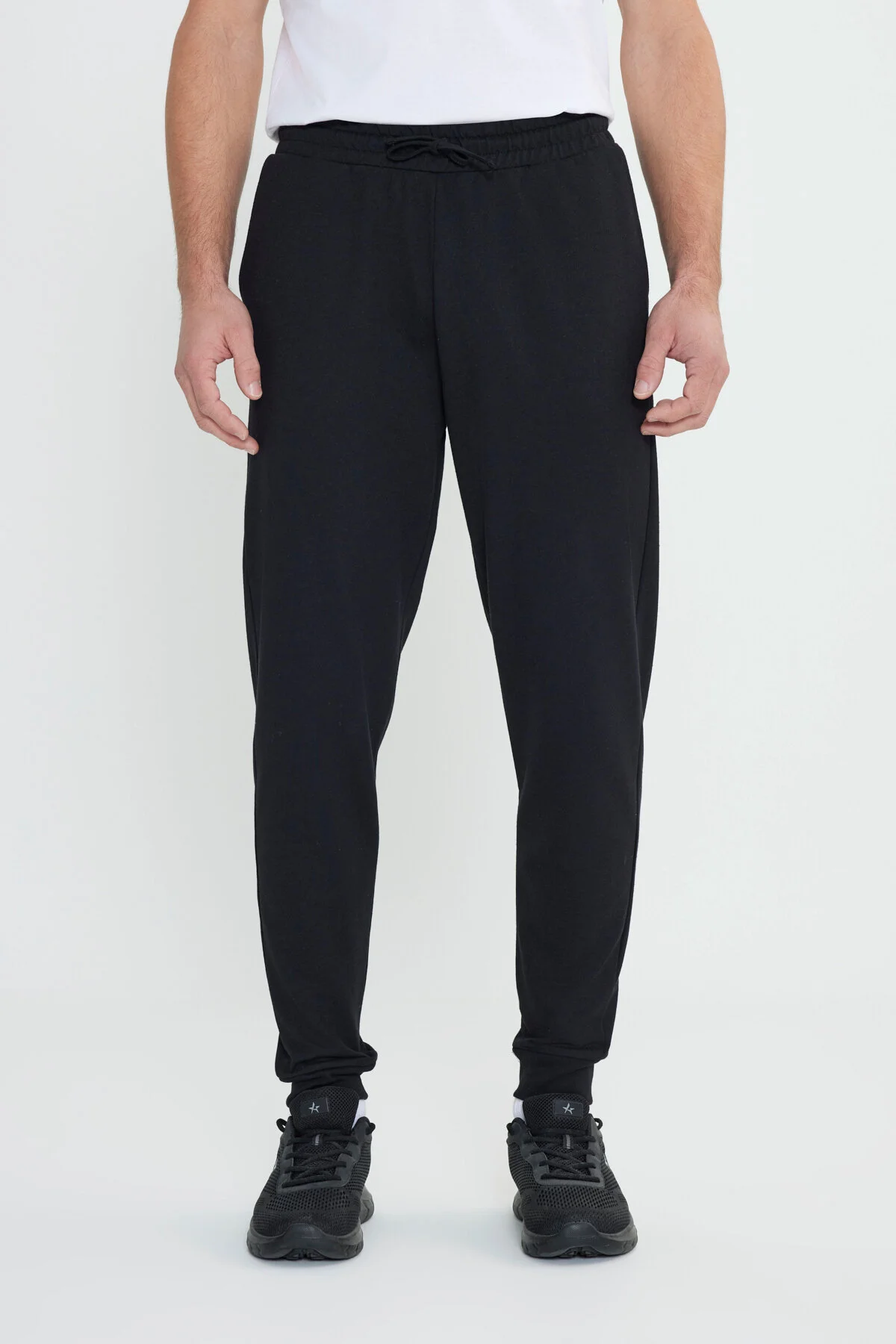 Bild von AC&Co / Altınyıldız Classics Schwarze Jogger-jogginghose – Bequeme Tasche, 2 Fäden Baumwolle für Herren - M