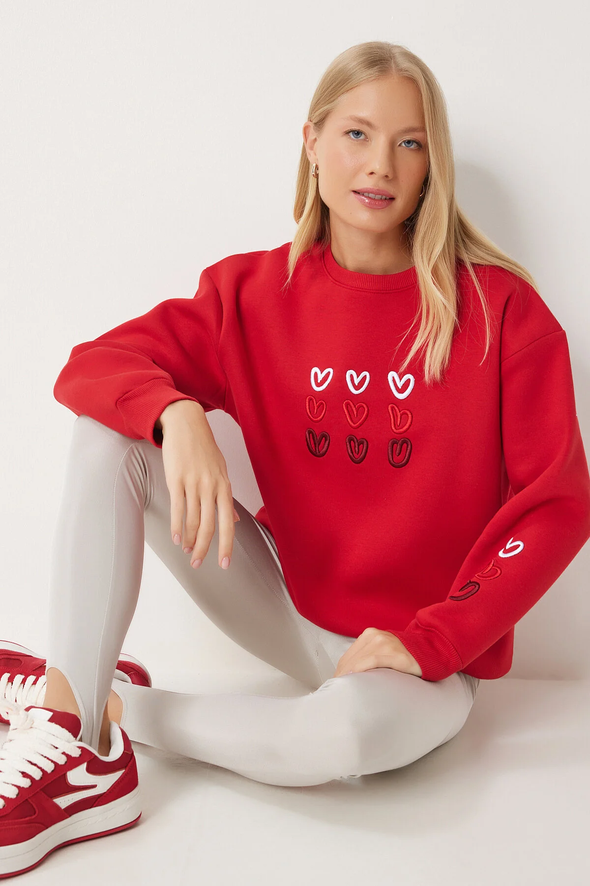 Bild von Happiness İstanbul Sweatshirt Mit Roter Herzstickerei In Roségold für Damen - 36