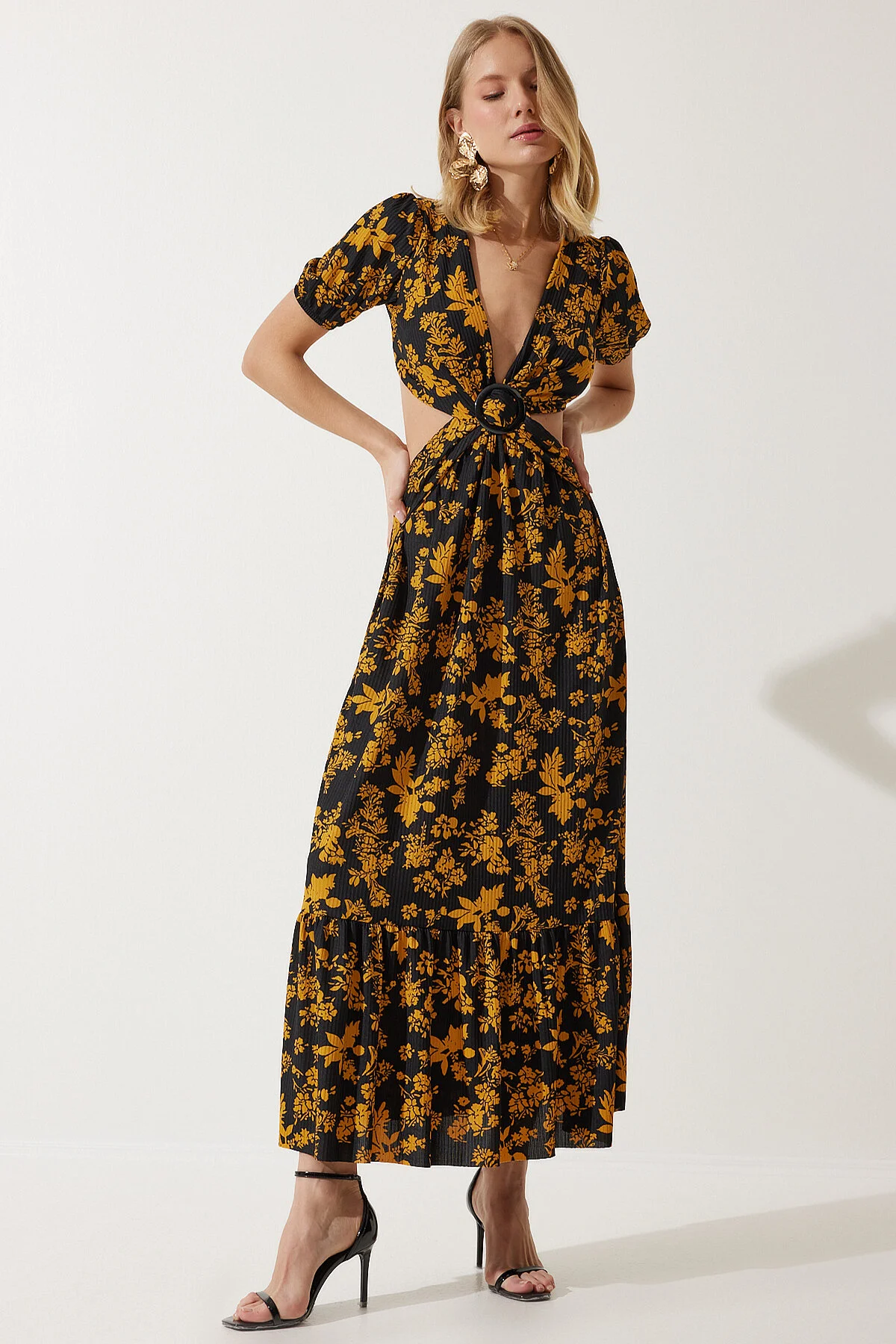 Bild von Happiness İstanbul Strickkleid In Schwarz Mit Senfmuster Und Fensterdetail Und Schnalle für Damen - 38