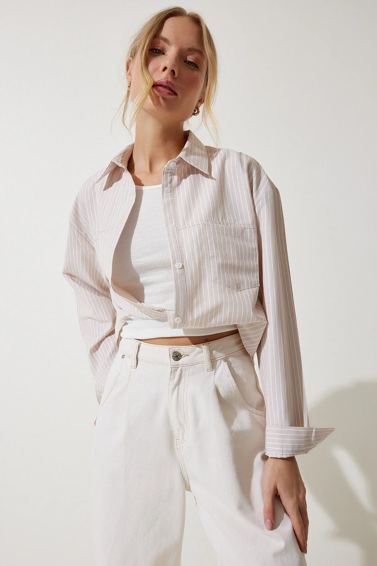 Bild von Happiness İstanbul Beige Bluse Mit Detailliertem Crop-shirt für Damen - 40