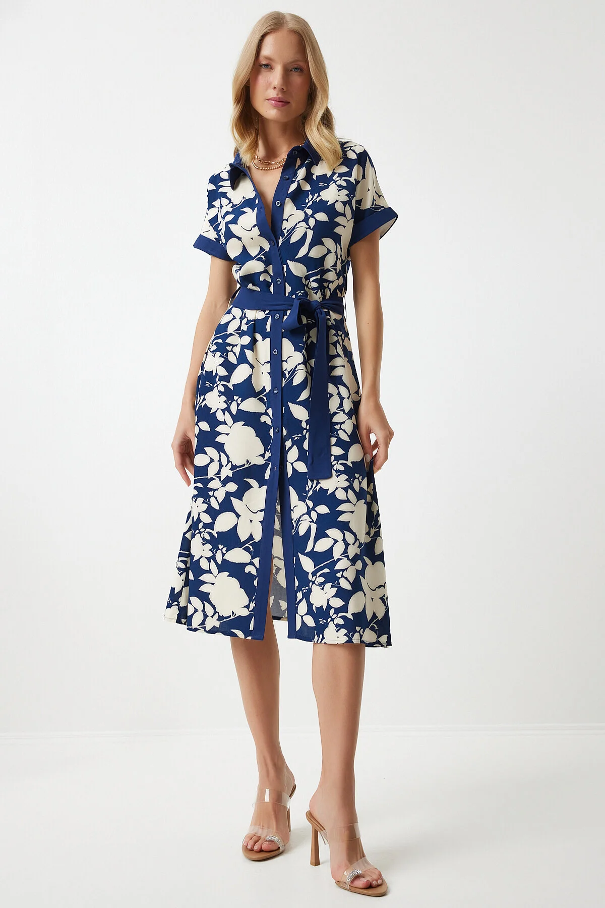 Bild von Happiness İstanbul Marineblaues Sommerkleid Aus Dünner Viskose Mit Blumenmuster - für Damen - 42