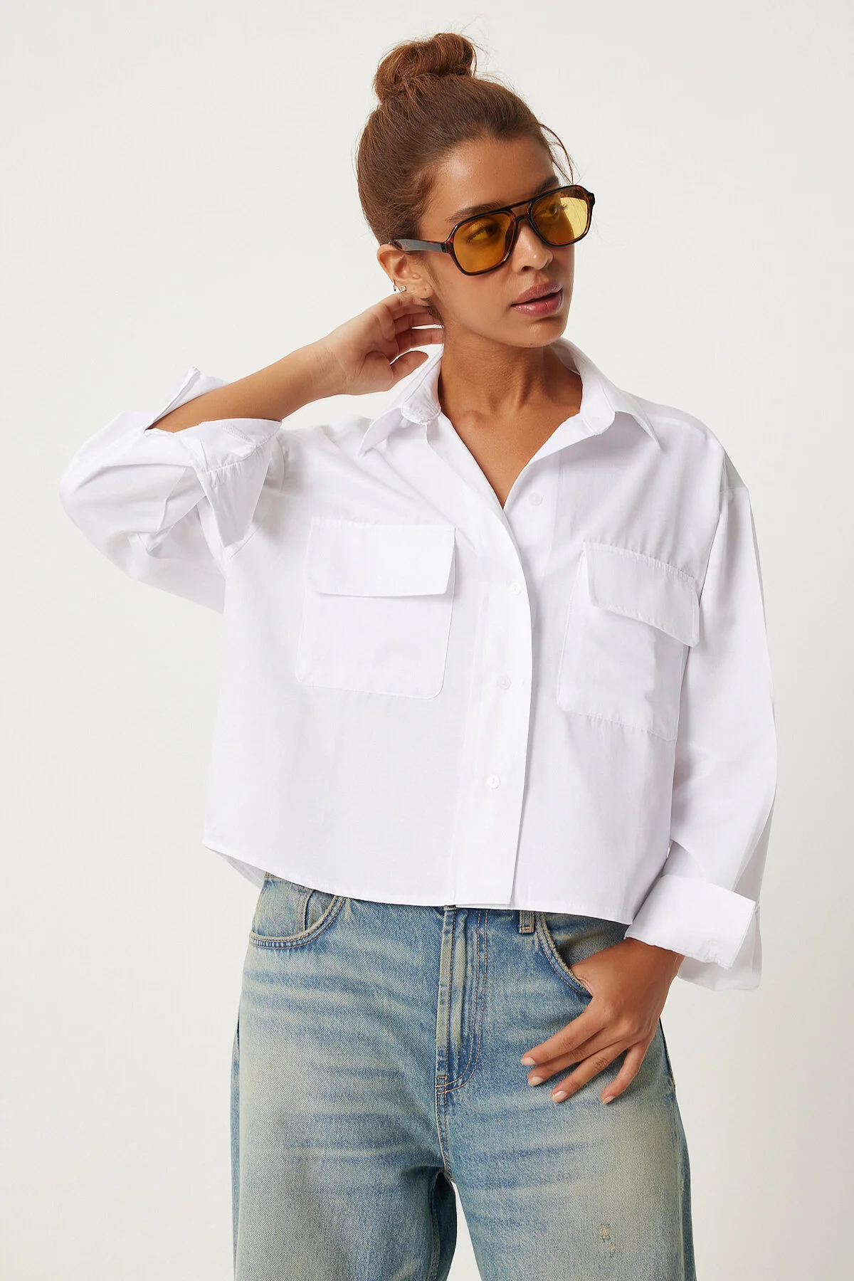 Bild von Happiness İstanbul Weißes Oversize Shirt Kurz Mit Pattentasche für Damen - 40