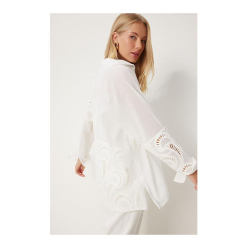 Bild von Happiness İstanbul Ecrufarbenes Leinenhemd – Durchbrochene Spitze Bestickt, Qs00005 für Damen - 38