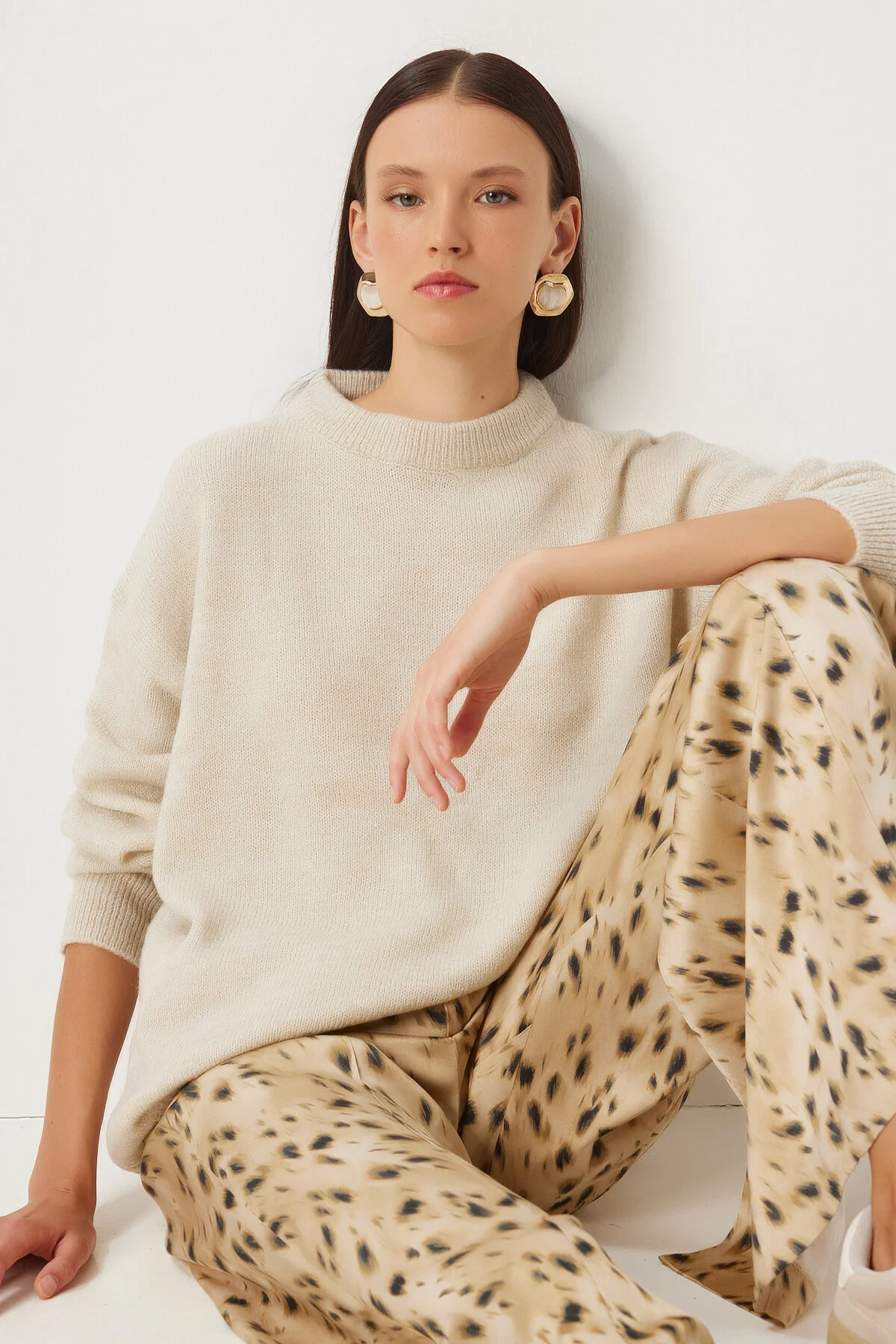 Bild von Happiness İstanbul Cremefarbener, Weicher, Übergroßer Strickpullover - für Damen - Standard