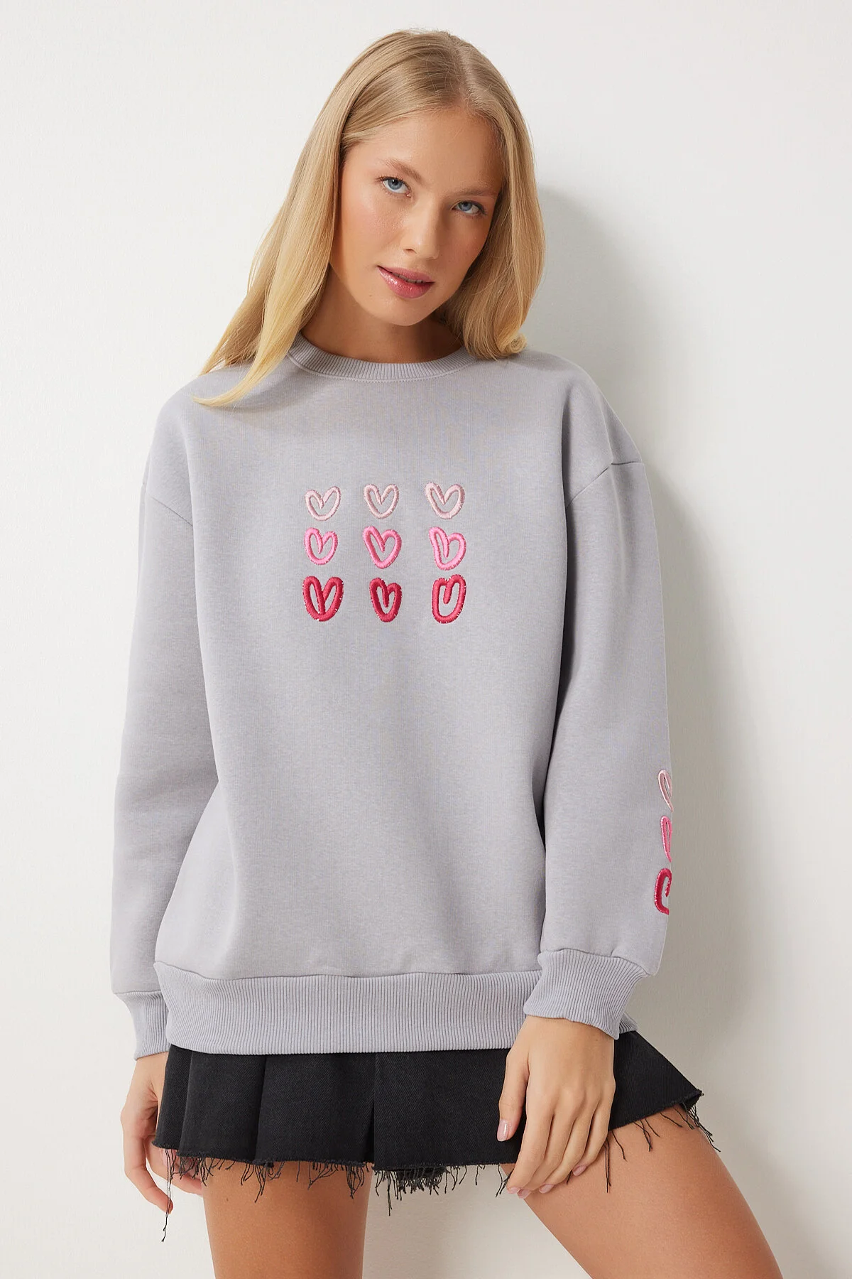Bild von Happiness İstanbul Grau Gesticktes Herz Sweatshirt - für Damen - 36