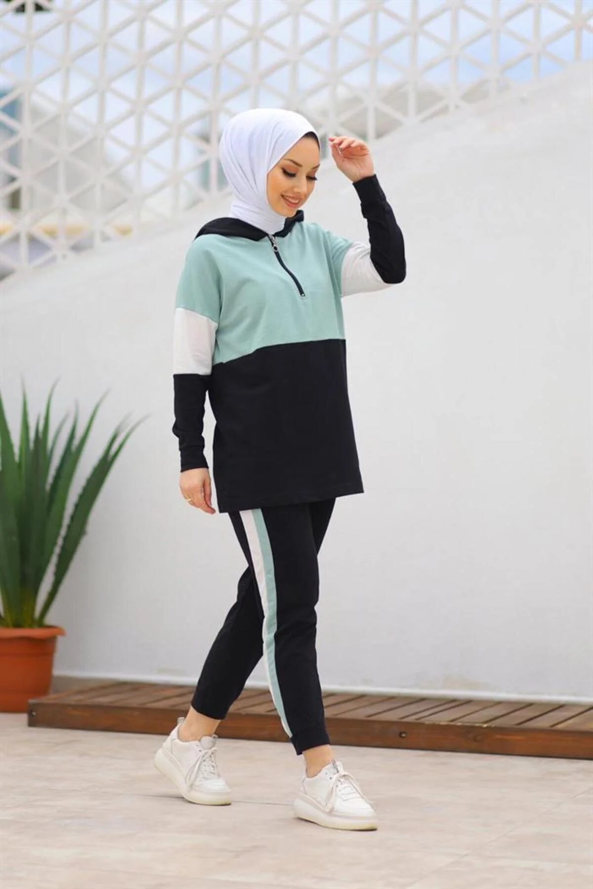 Bild von Bestenur Zweifarbiges Tunika-hosen-set Mit Kapuze Und Reißverschlussdetail 132 für Damen - 44
