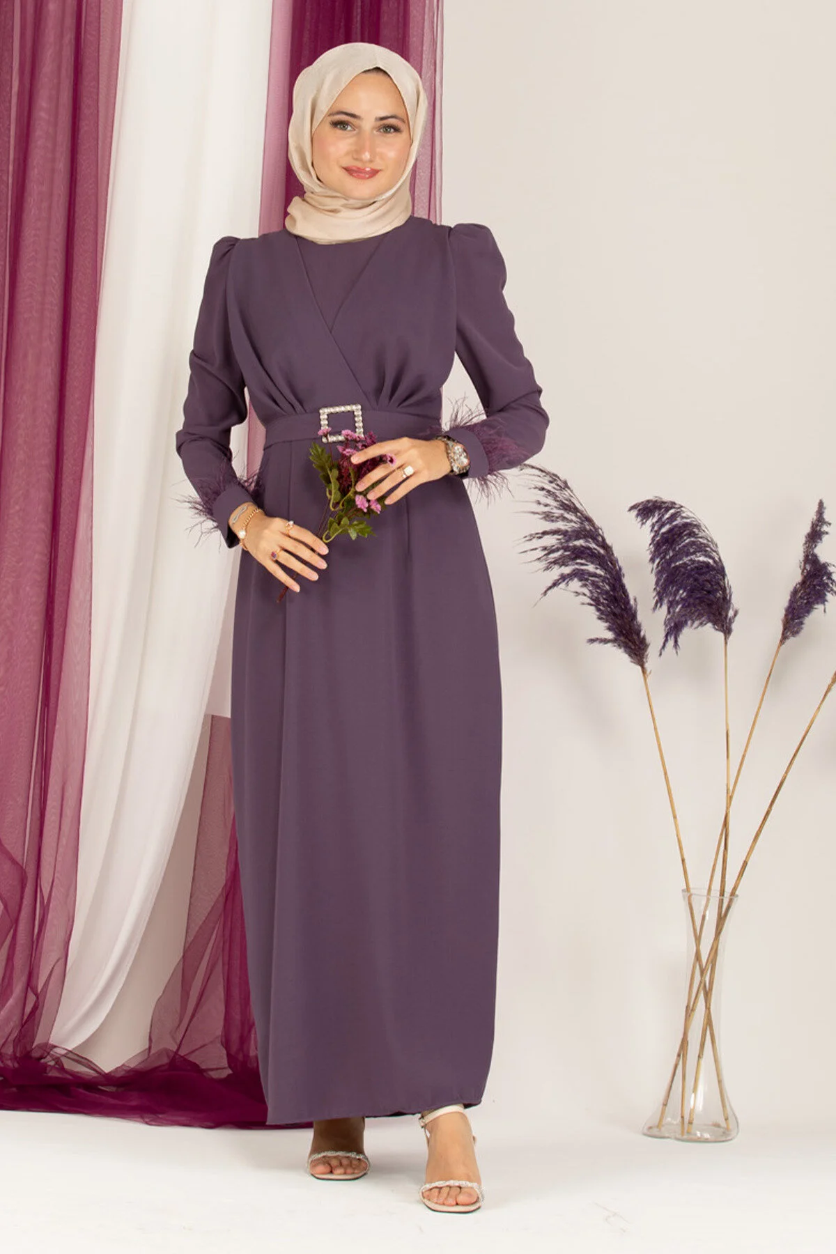 Bild von Sevitli Venus Sleeve Feather Detailliertes Abendkleid – Lila für Damen - 40