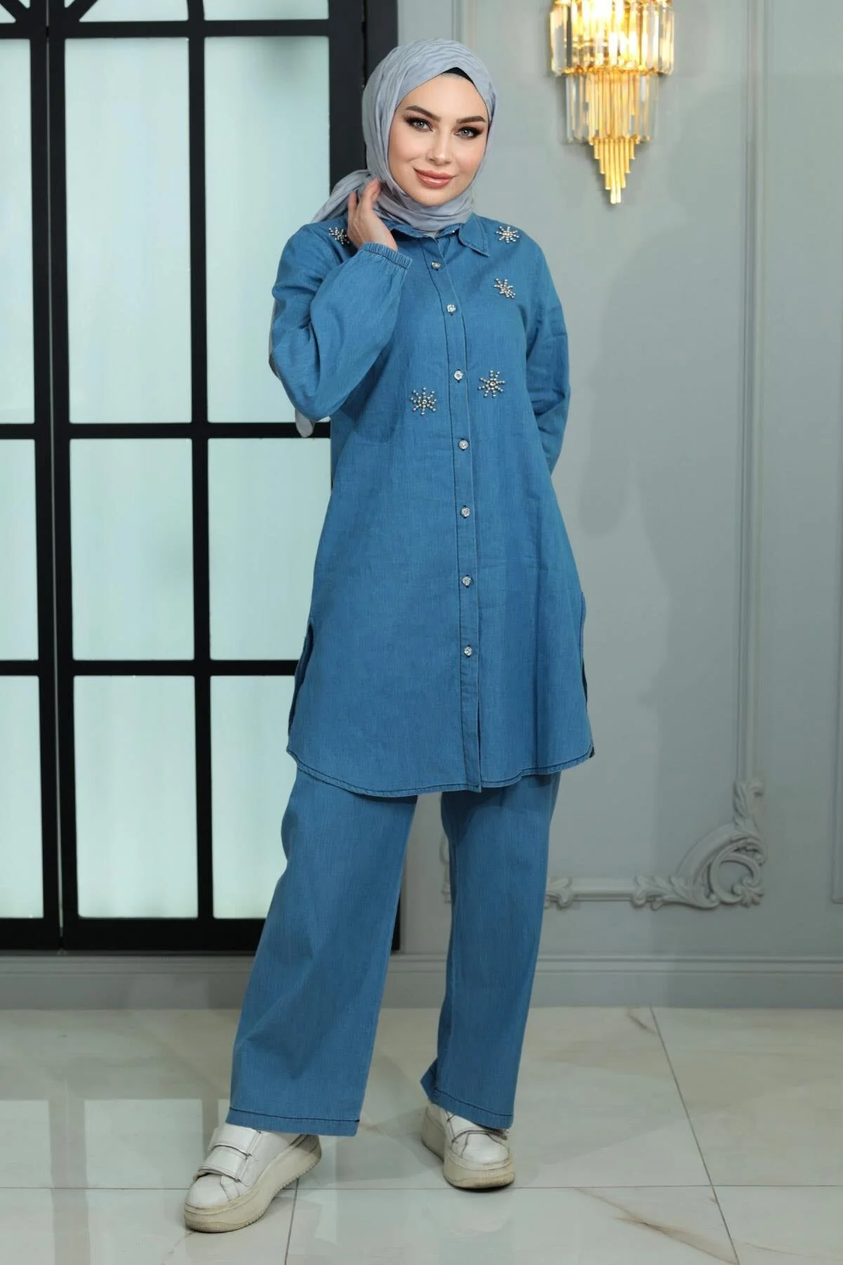 Bild von Moda Mihram Jeans-set Mit Knopfleiste Und Steindetail für Damen - 38