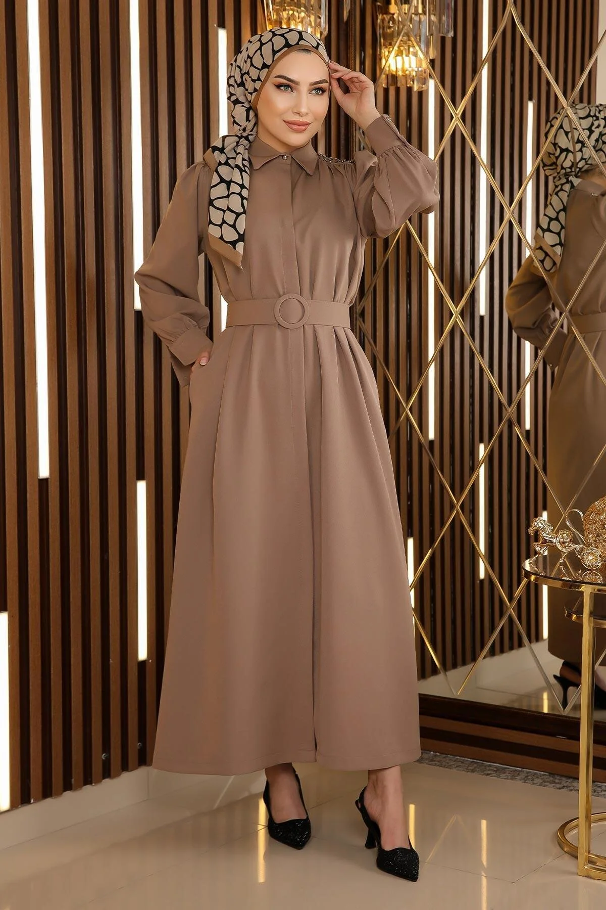 Bild von Modamihram Steindetailliertes Gürtelkleid Nerz für Damen - 42