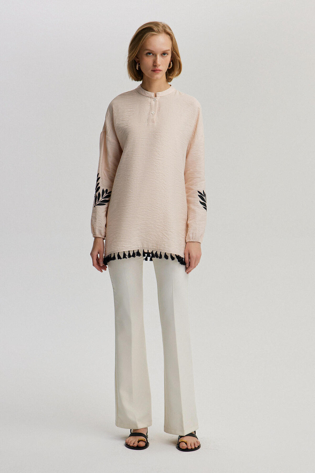 Bild von Touché Privé Bluse Mit Blätter-print Und Quastendetail für Damen - 38