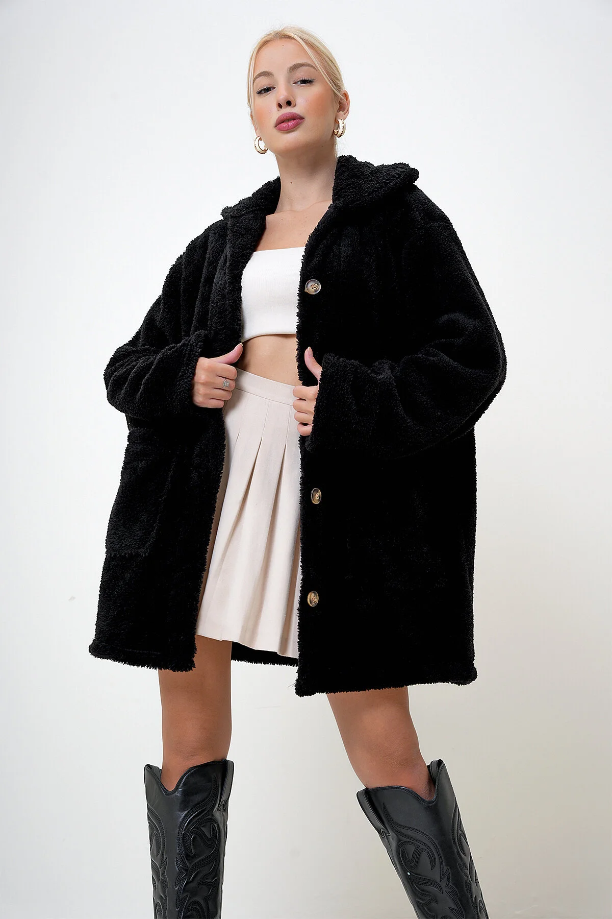 Bild von VAGGON Schwarze Plüschjacke Mit Zwei Taschen Und Knopfleiste Vorne, für Damen - S
