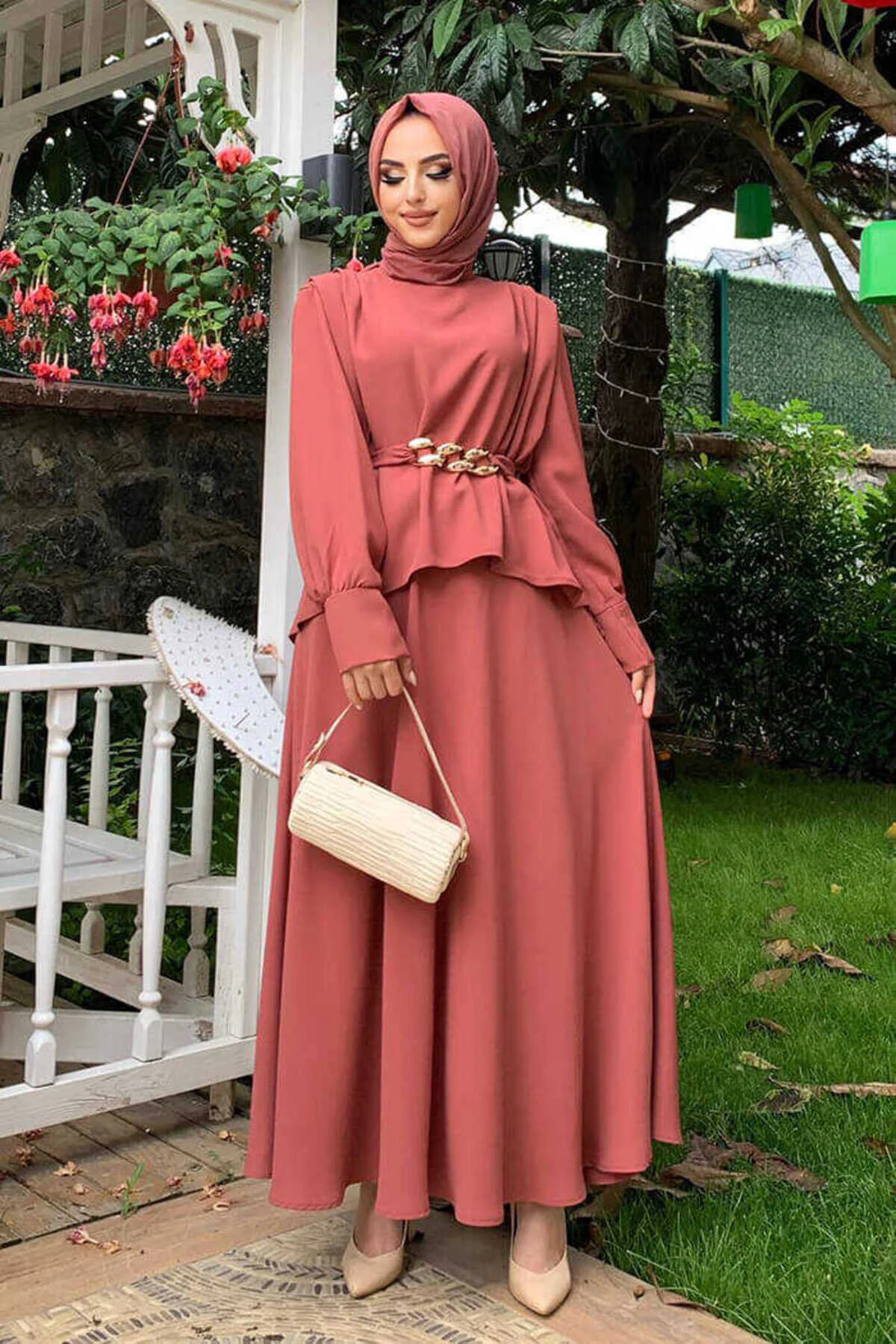 Bild von Bym Fashion Set Aus Bluse Mit Taillengürtel Und Mevlana-rock 8390, Getrocknete Rose für Damen - One Size