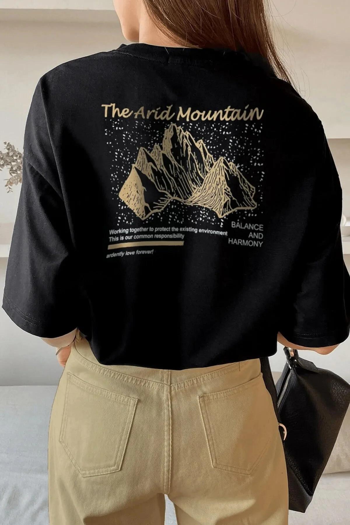 Bild von Know Schwarzes Oversize-t-shirt Mit Arid Mountain-print für Damen - 42