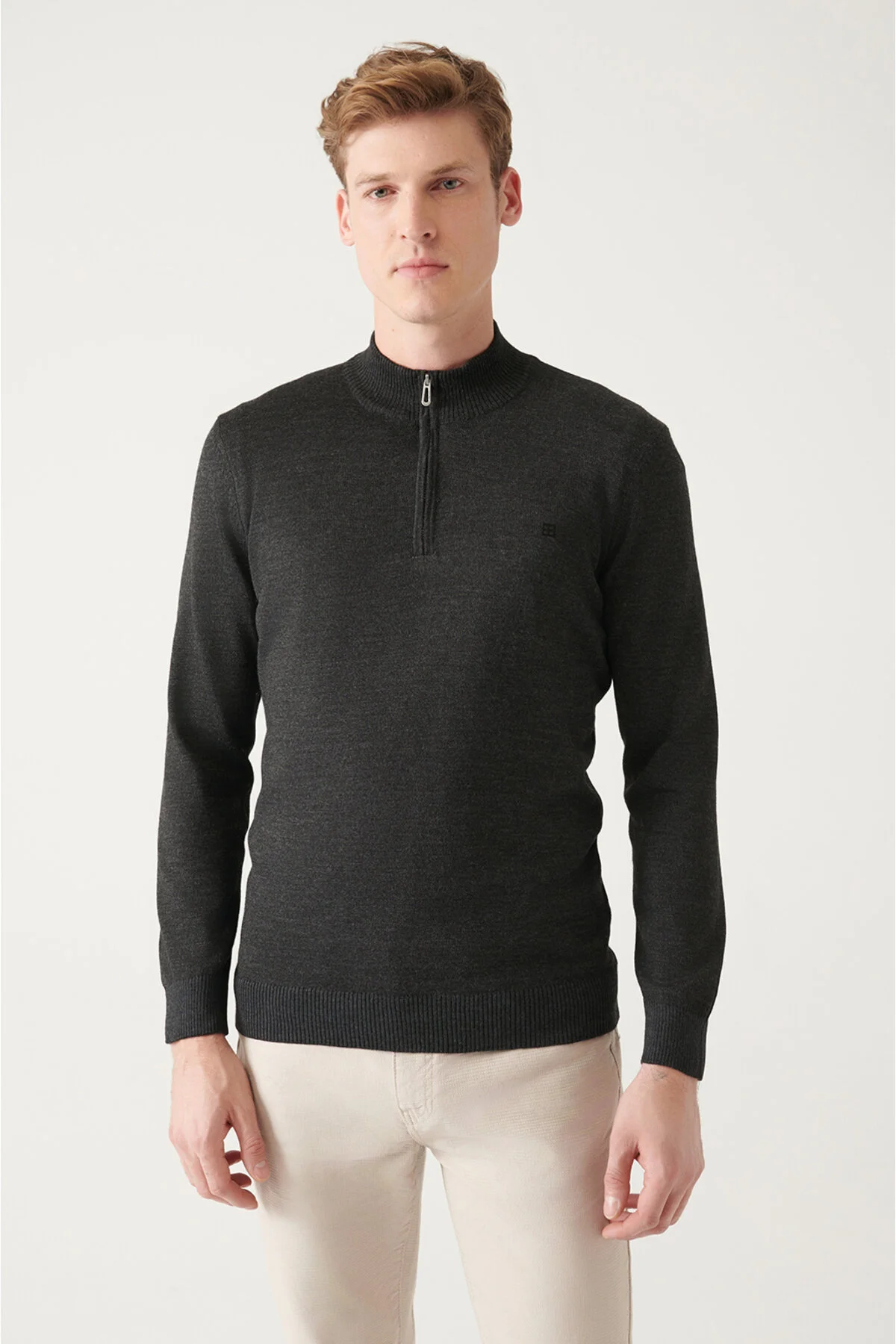 Bild von Avva Anthrazitfarbener Strickpullover Mit Stehkragen Und Wollmischung E 005019 für Herren - S
