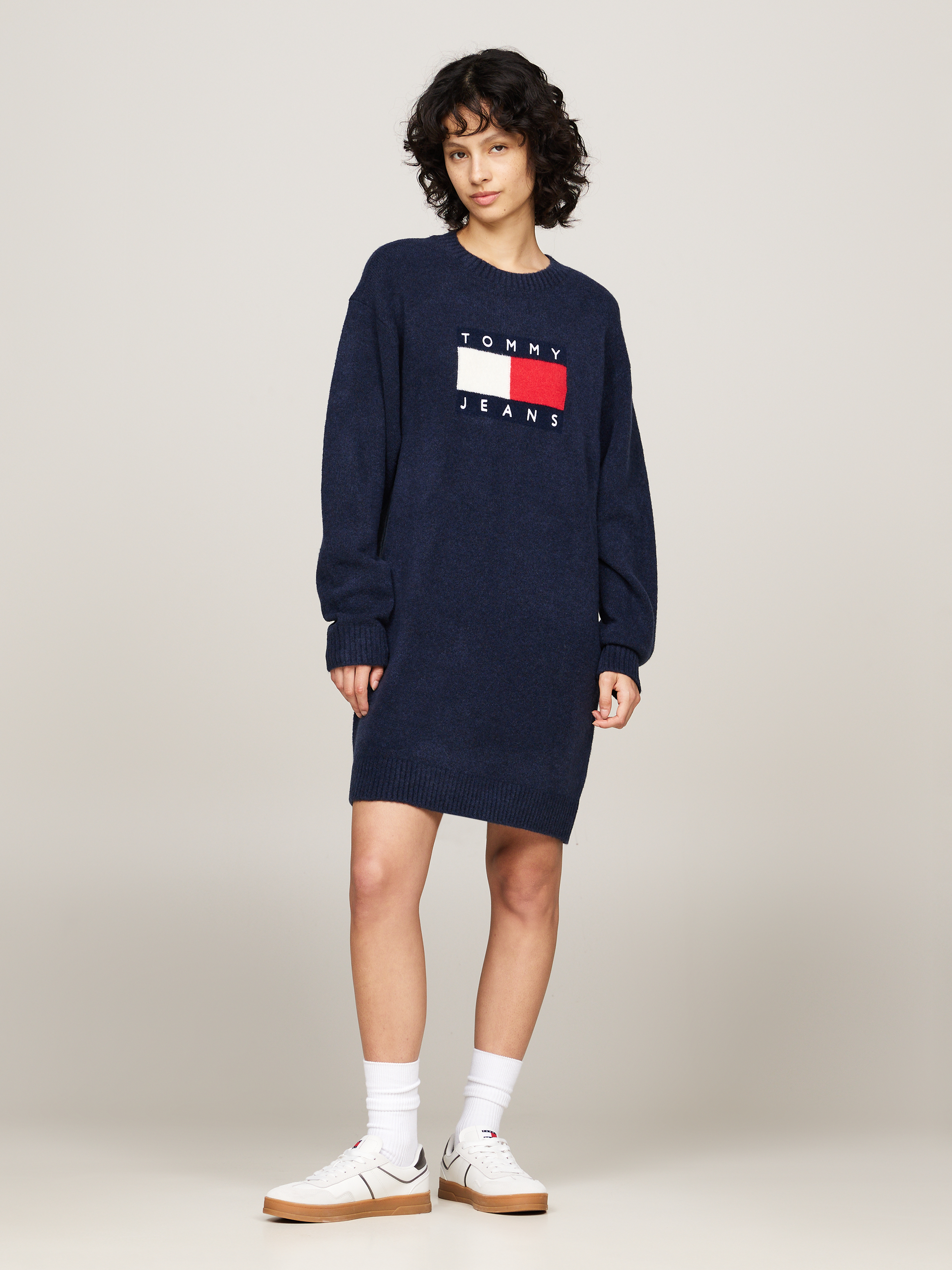 Bild von Tommy Jeans Curve Strickkleid »TJW MLNGE FLAG SWEATER DRESS EXT«, in Großen Größen, mit Wollanteil & Elasthan, Logo-Flag