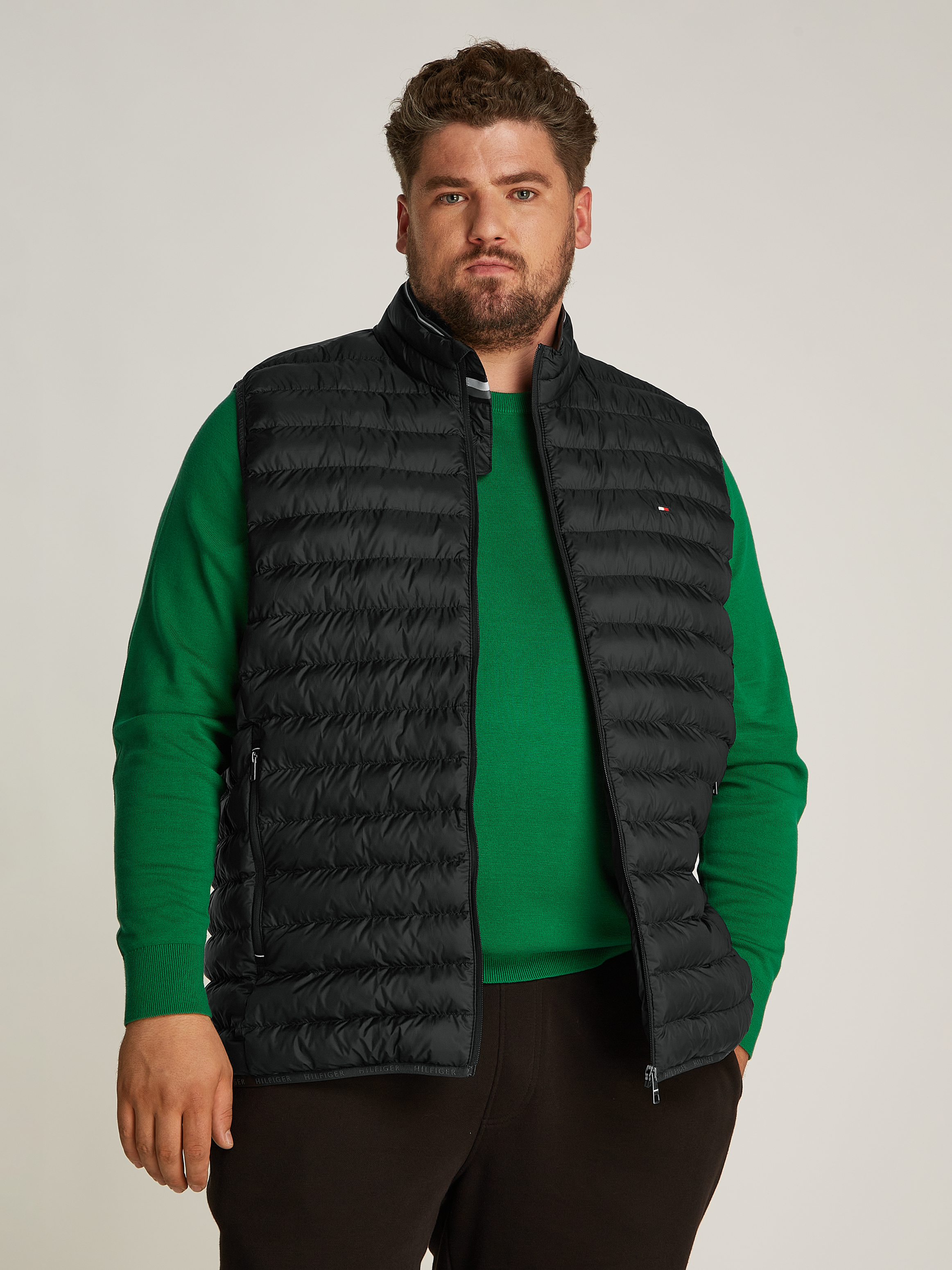Bild von Tommy Hilfiger Big & Tall Steppweste »Bt-Packable Recycled Vest-B«, in Großen Größen, mit Logostickerei in Brusthöhe