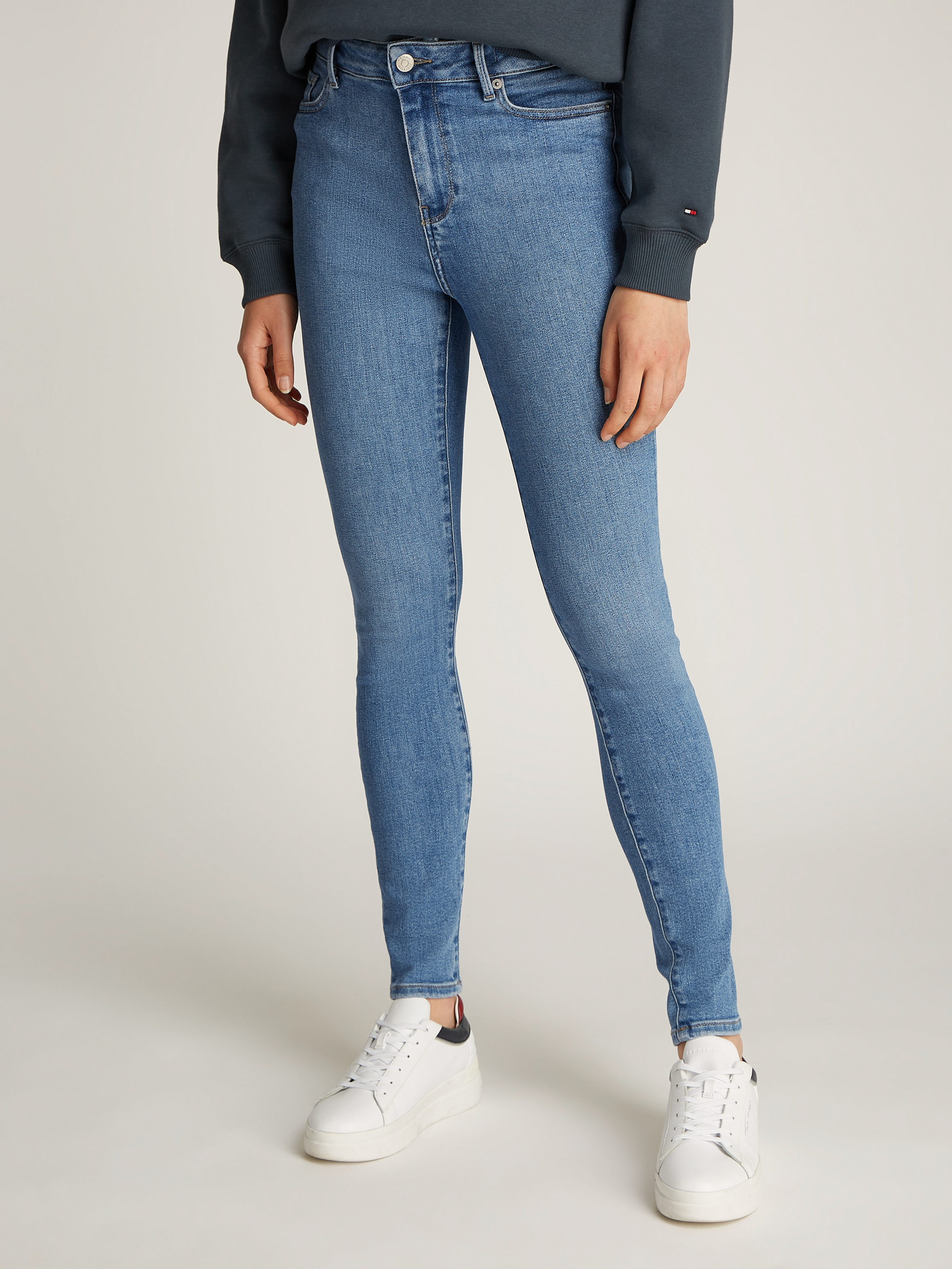 Bild von Tommy Hilfiger Skinny-fit-Jeans »Harlem Skinny High Waist«, mit Logo-Badge, in blauer Waschung, in Knöchellänge