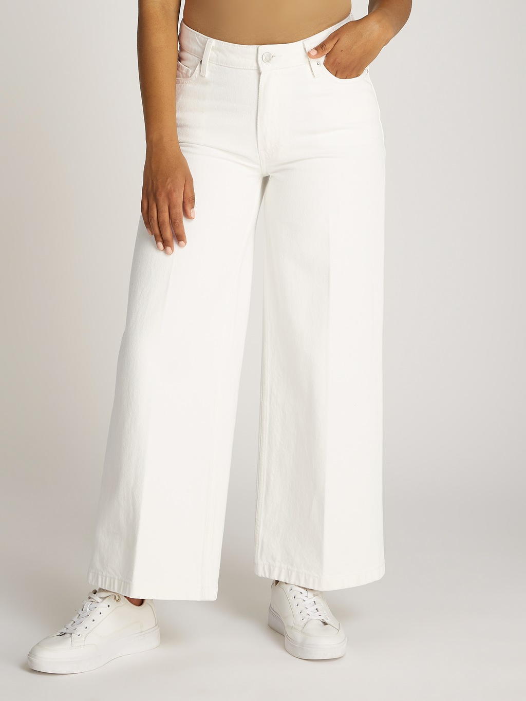 Bild von Tommy Hilfiger Weite Jeans "WIDE LEG HW LOU", mit Logo-Badge, mit Nieten, mit Bügelfalten