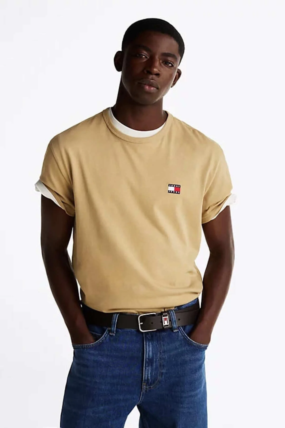 Bild von Tommy Hilfiger Tommy Badge Crew Revers-t-shirt – Hellbraun für Herren - L