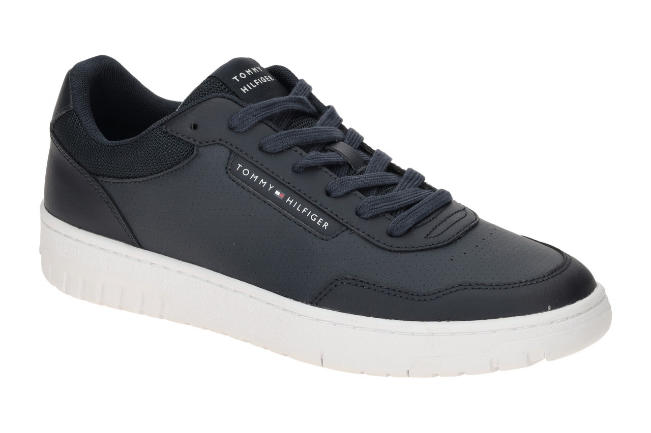 Bild von Tommy Hilfiger Plateausneaker »TH BASKET CORE LTH PINPERF«, Freizeitschuh, Halbschuh, Schnürschuh mit gepolstertem Schaftrand