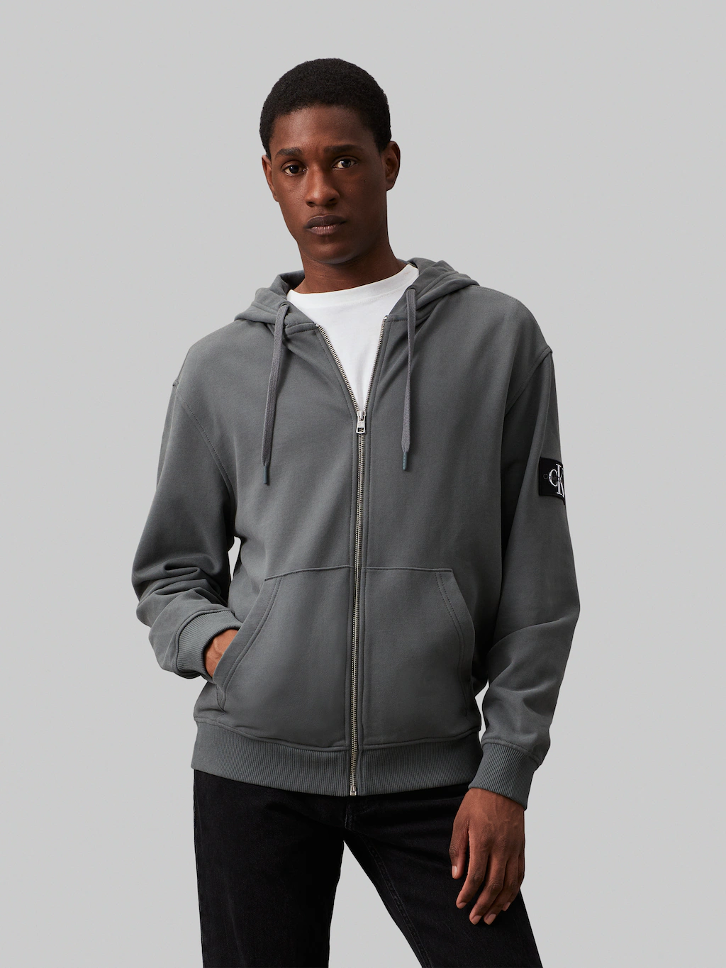 Bild von Calvin Klein Jeans Kapuzensweatjacke "BADGE ZIP THROUGH HOODIE", mit Logopatch