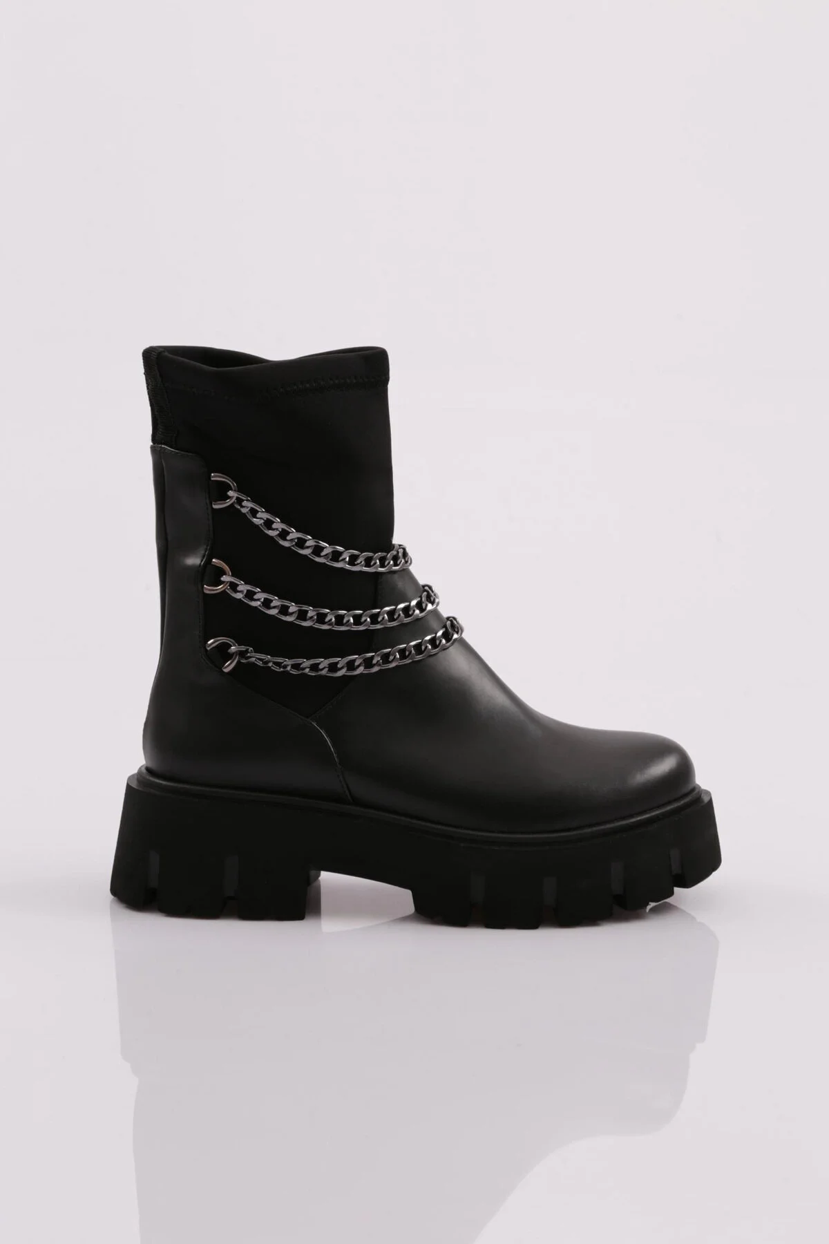 Bild von DGN Es806 – Stiefel Mit Dicker Kette Und Accessoire-detail für Damen - 37