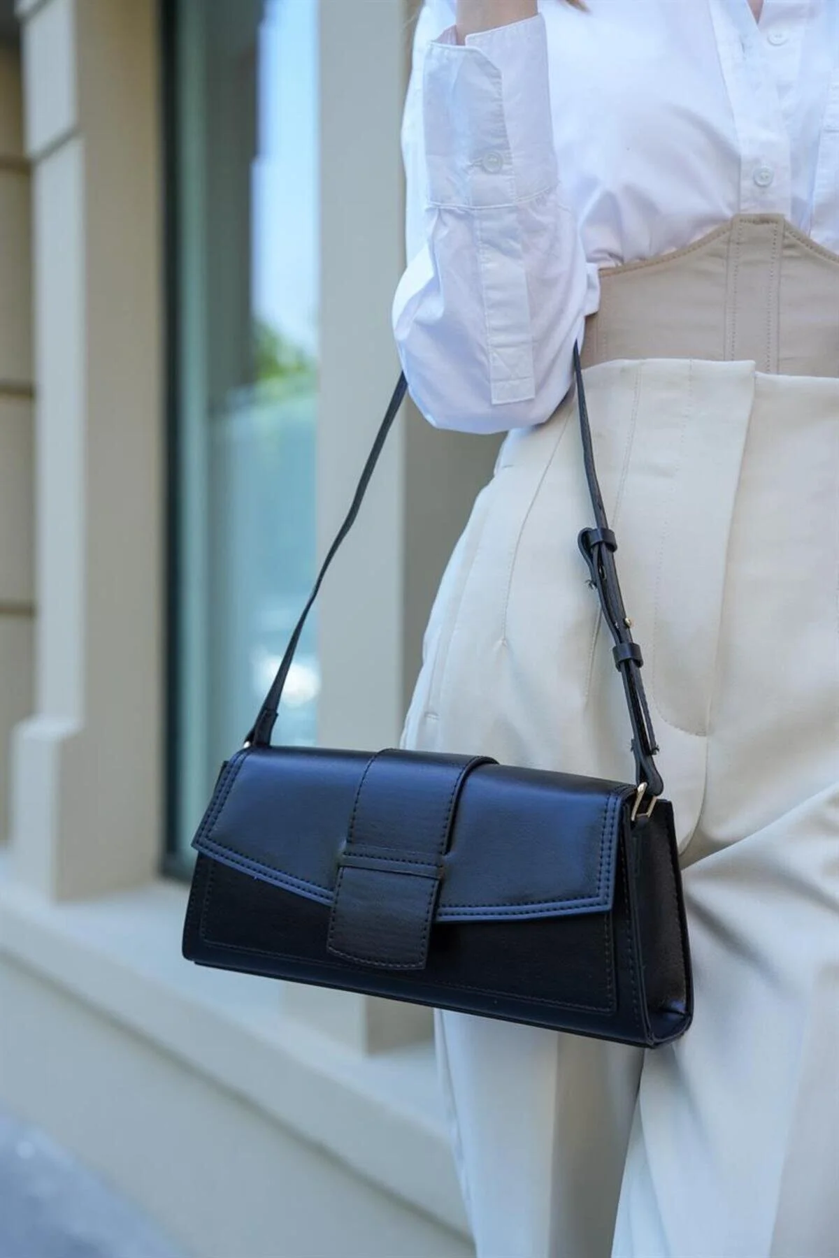 Bild von Madamra Schwarze Rechteckige Clamshell-tasche für Damen - One Size