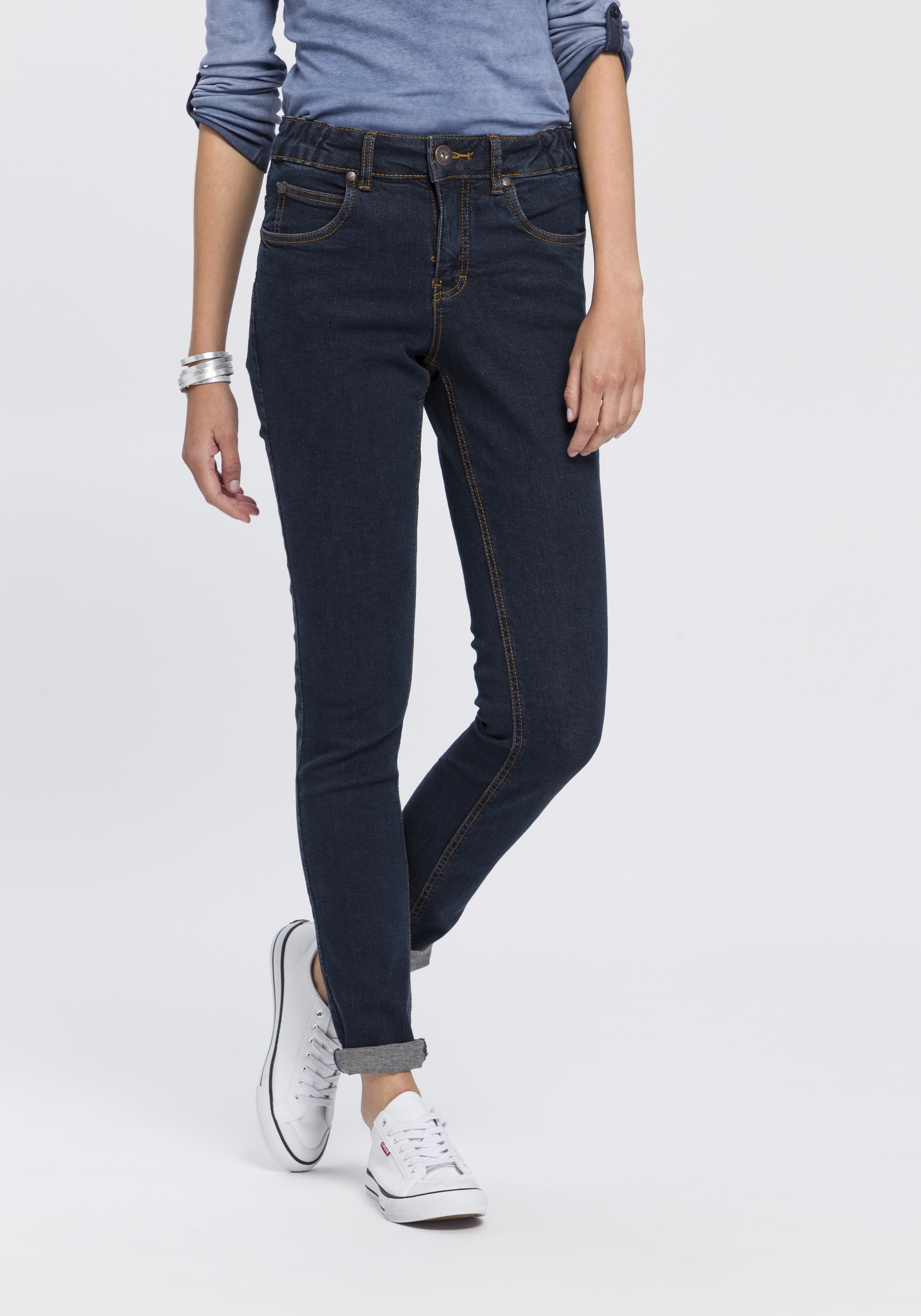 Bild von Arizona Slim-fit-Jeans »Bund mit seitlichem Gummizugeinsatz«, schmale Passform, Röhrenjeans, Used-Waschung, hohe Leibhöhe
