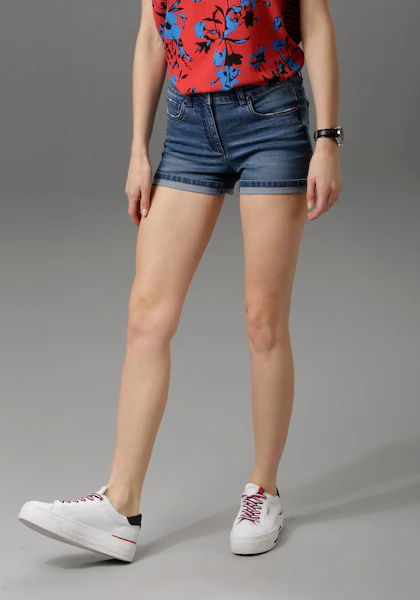 Bild von Aniston CASUAL Jeansshorts, mit leichten Abriebeffekte