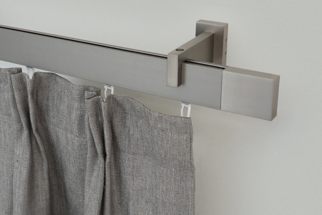 Bild von Gardinenstange GARESA "FLAT", silber (vernickelt), L:400cm, Aluminium, Gardinenstangen, Rechteckprofil, Wandmontage, perfekter Lauf, modern, verlängerbar