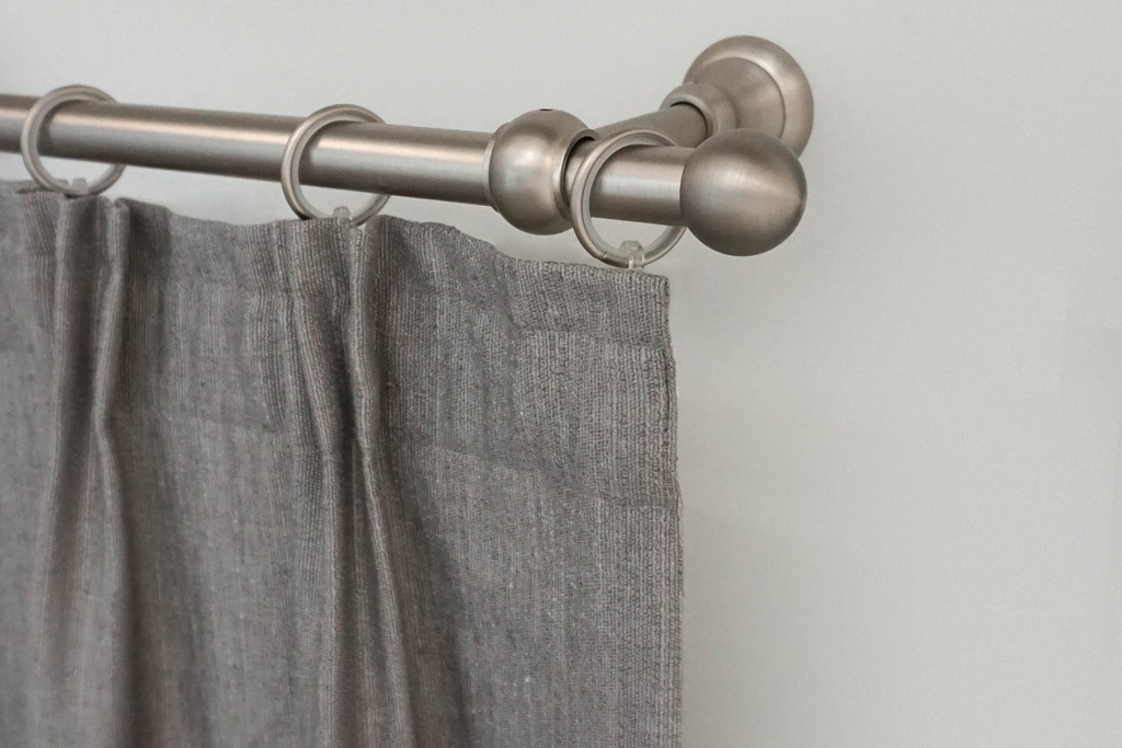 Bild von Gardinenstange GARESA "ANDREA", silber (mattnickelfarben), L:370cm Ø:20mm, Metall, Gardinenstangen, Vorhanggarnitur, verlängerbar, Endknopf Kugel kurz, mit Ringen