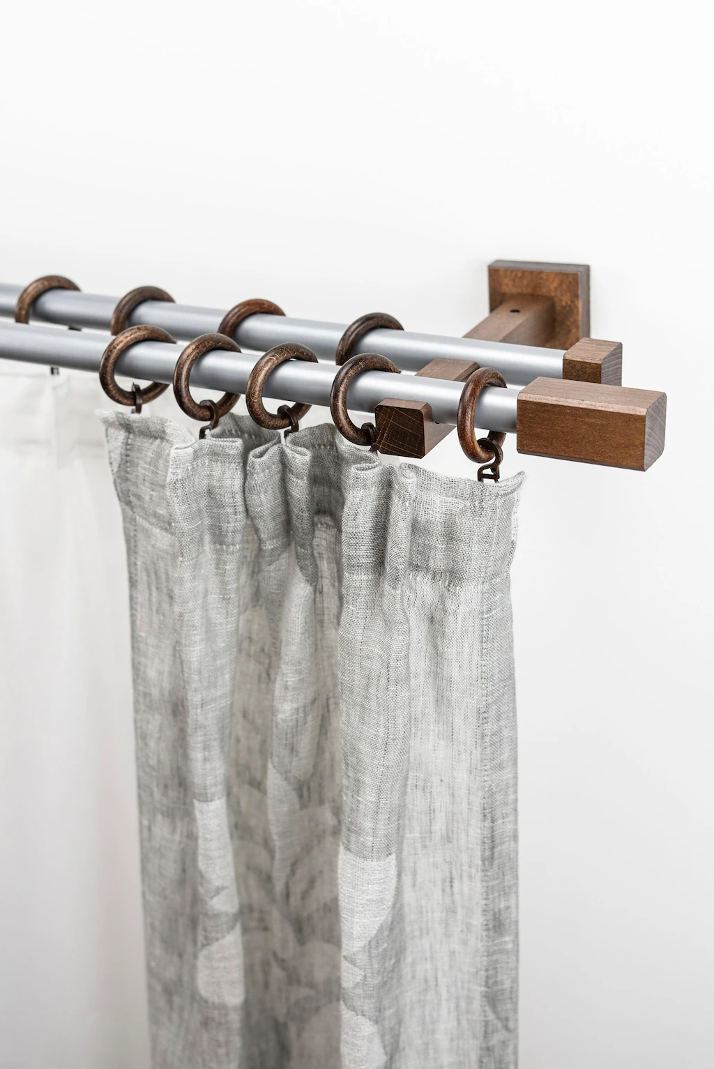 Bild von Gardinenstange GARESA "CUBUS", braun (nussbaum, chromfarben), L:380cm Ø:20mm, Metall, Holz, Gardinenstangen, Vorhanggarnitur, verlängerbar, Endknopf eckig, mit Ringe
